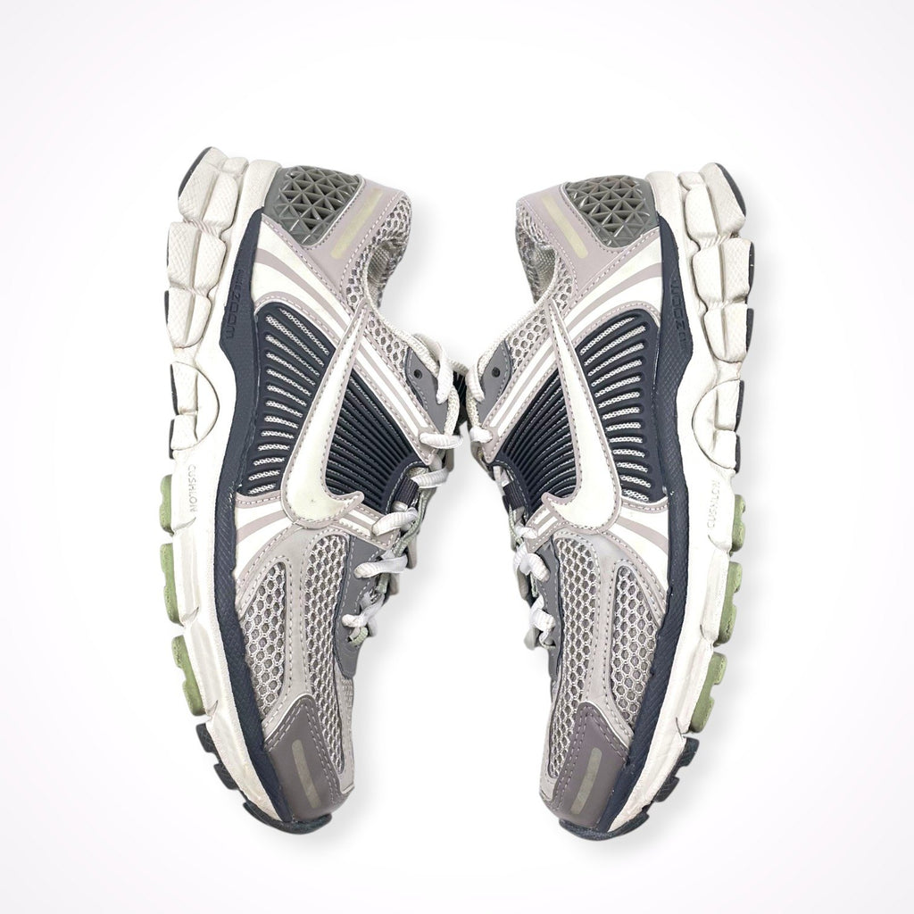 NIKE / WMNS ZOOM VOMERO 5 SIZE：23.5cm