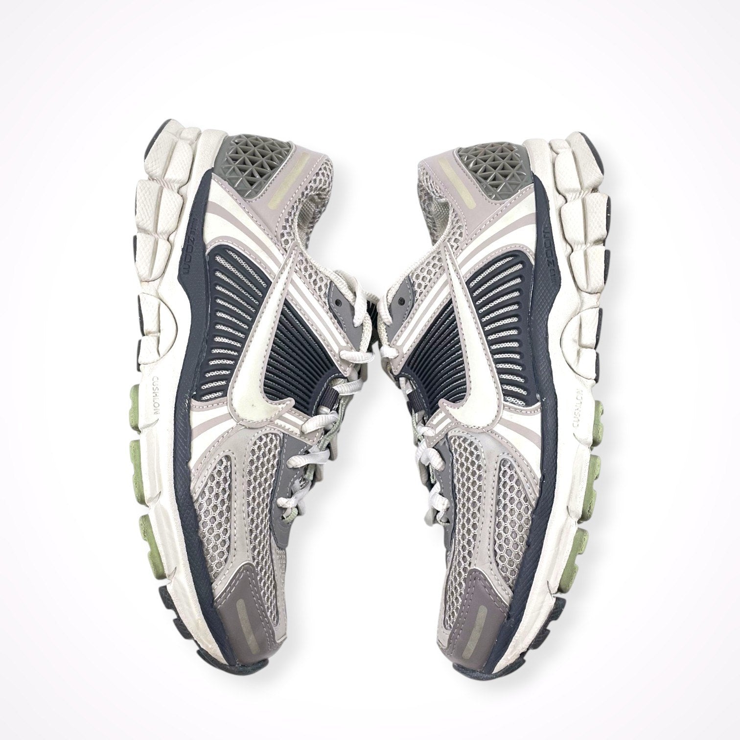 NIKE / WMNS ZOOM VOMERO 5 SIZE：23.5cm