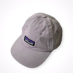 patagonia / P-6ラベルキャップ グレーパープル