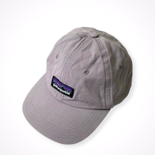 patagonia / P-6ラベルキャップ グレーパープル
