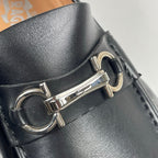 SALVATORE FERRAGAMO サルバトーレ フェラガモ / ガンチーニローファー ブラック 参考定価：70,000程度 SIZE:9(27cm程度)