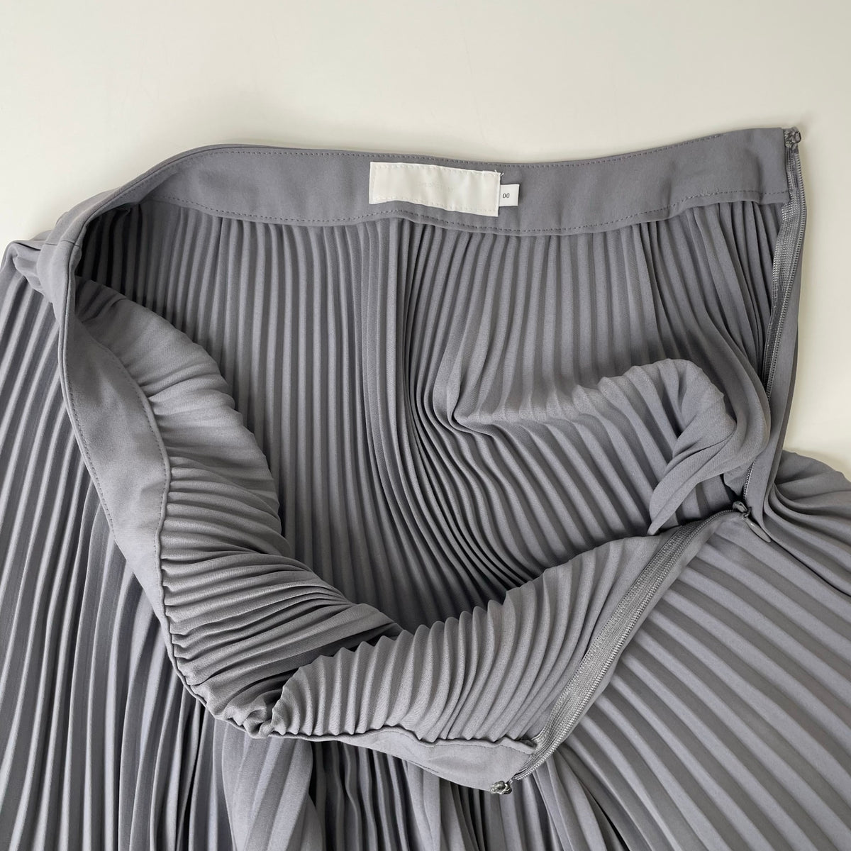 Graphpaper / SATIN PLEATS SKIRT 参考定価：32,000+tax SIZE:00