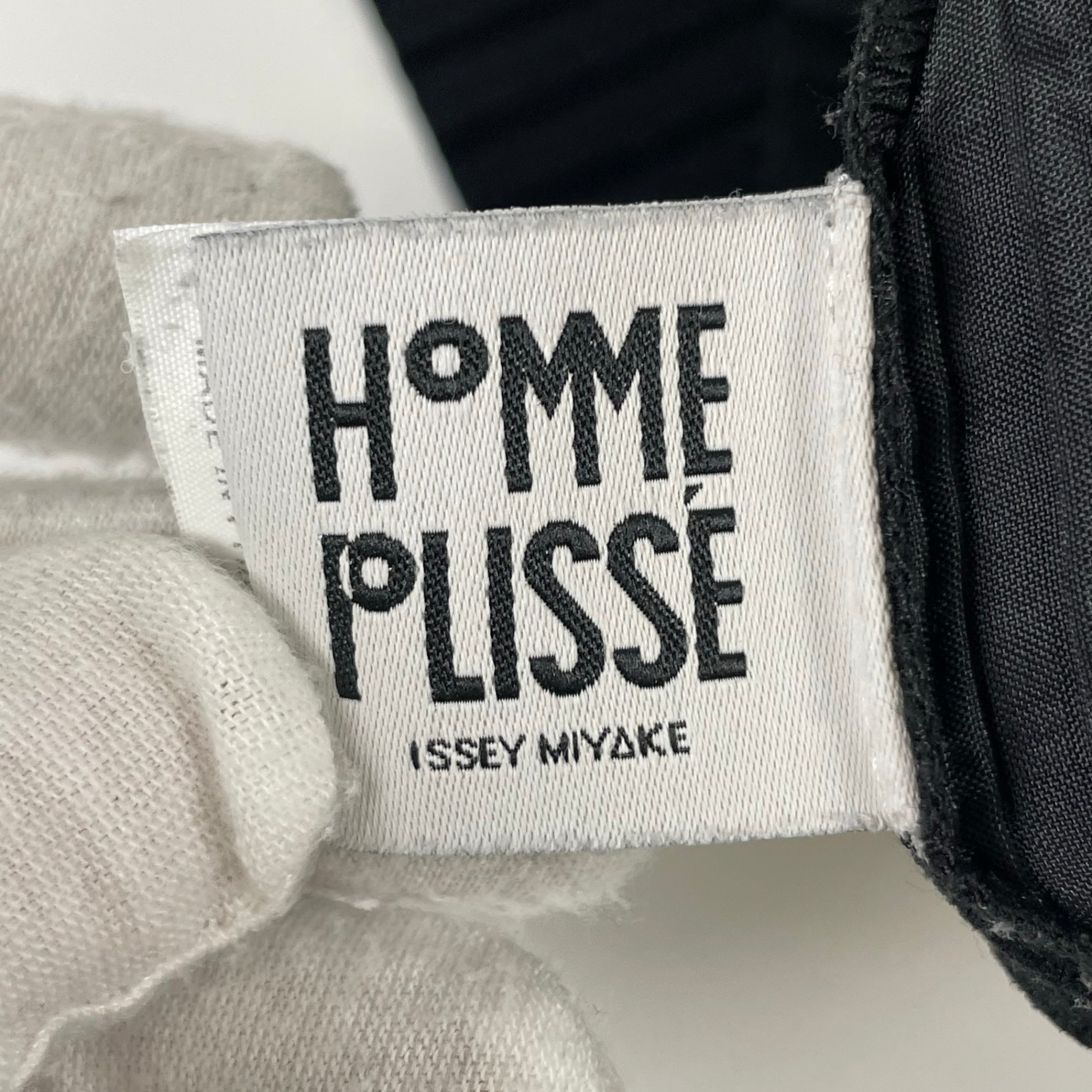 HOMME PLISSE ISSEY MIYAKE / 23年 7分丈プリーツワイドパンツ ブラック SIZE：3