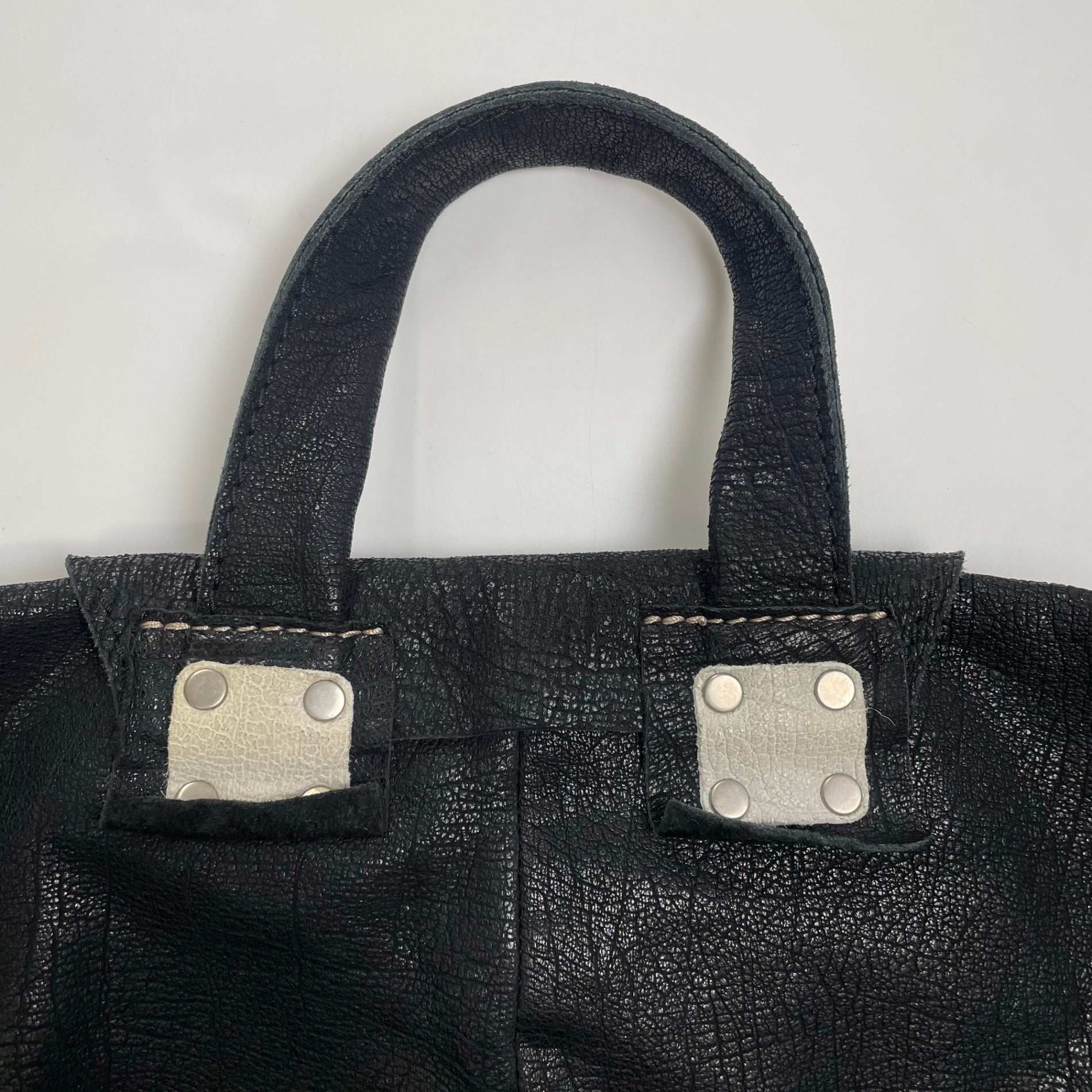 m'appazza イタリアデザイナーズ / シュリンクレザー ショルダーバッグ MADE IN ITALY 参考定価：100,000程度