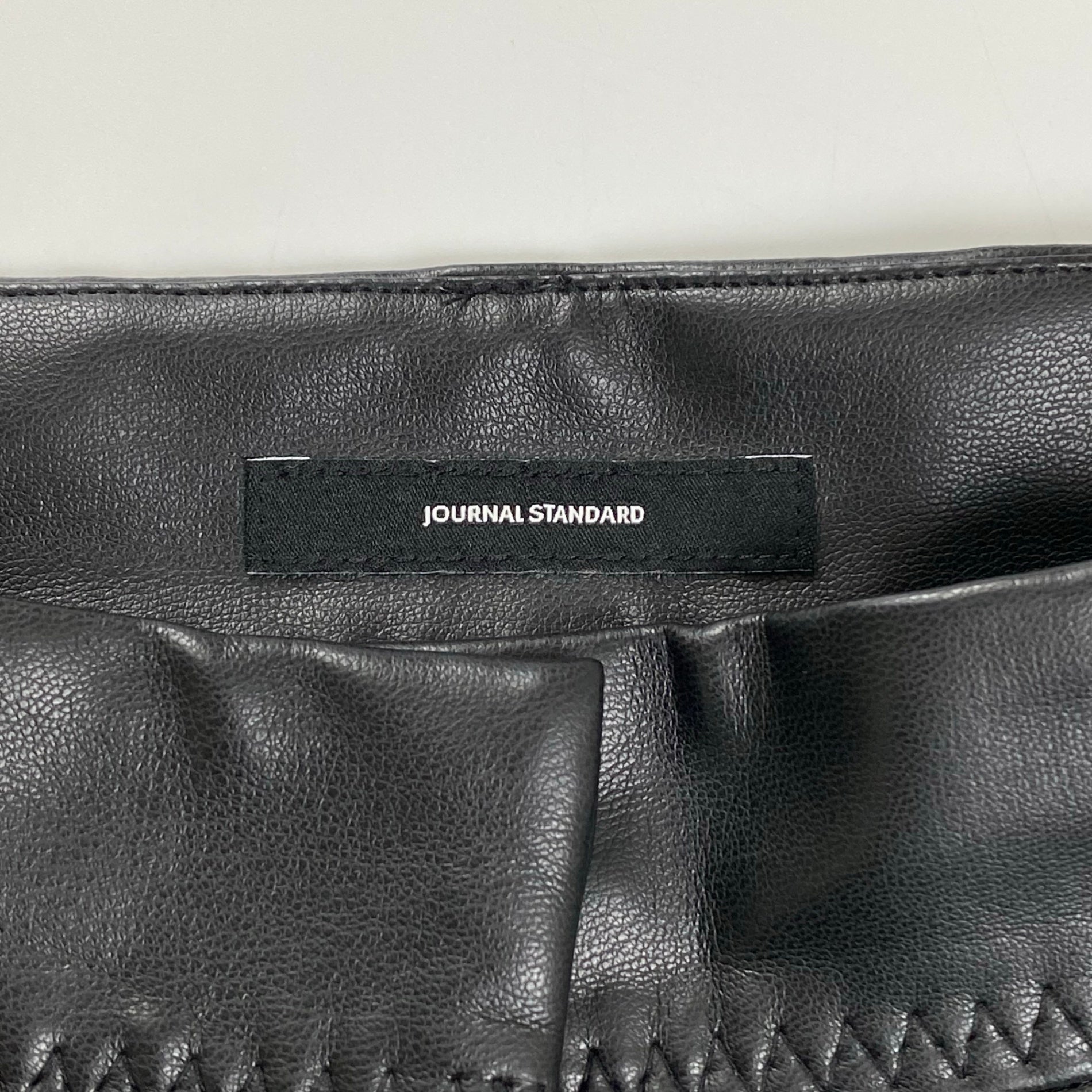 JOURNAL STANDARD ジャーナルスタンダード / フェイクレザー2タックハーフパンツ 25SS 参考定価：15,000程度 SIZE:38(M程度)