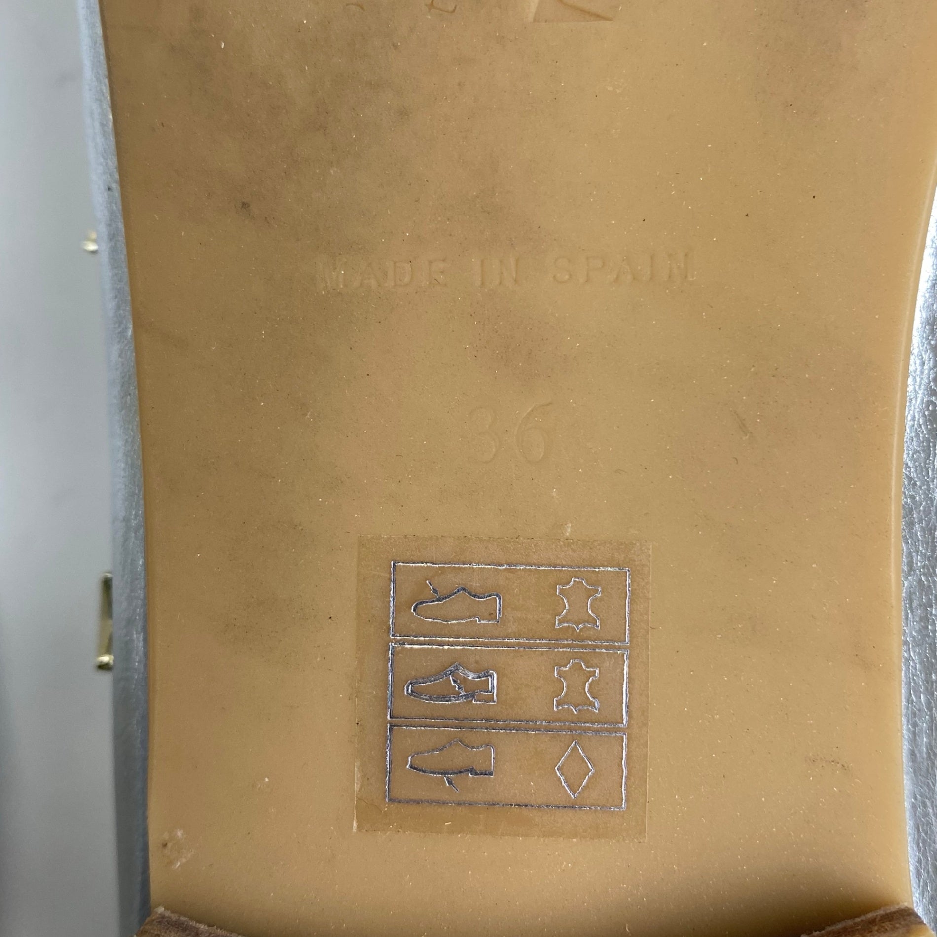 ras ラス / スタッズスクエアトウパンプス 参考定価：40,000程度 SIZE:24cm程度