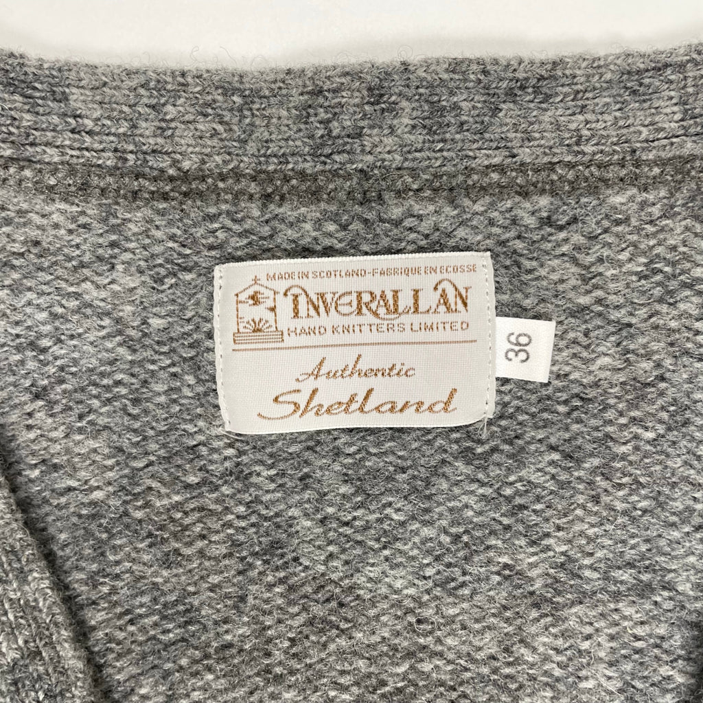 INVERALLAN インバーアラン / シェットランドウールカーディガン ウッドボタン 参考定価：30,000程度 SIZE:36