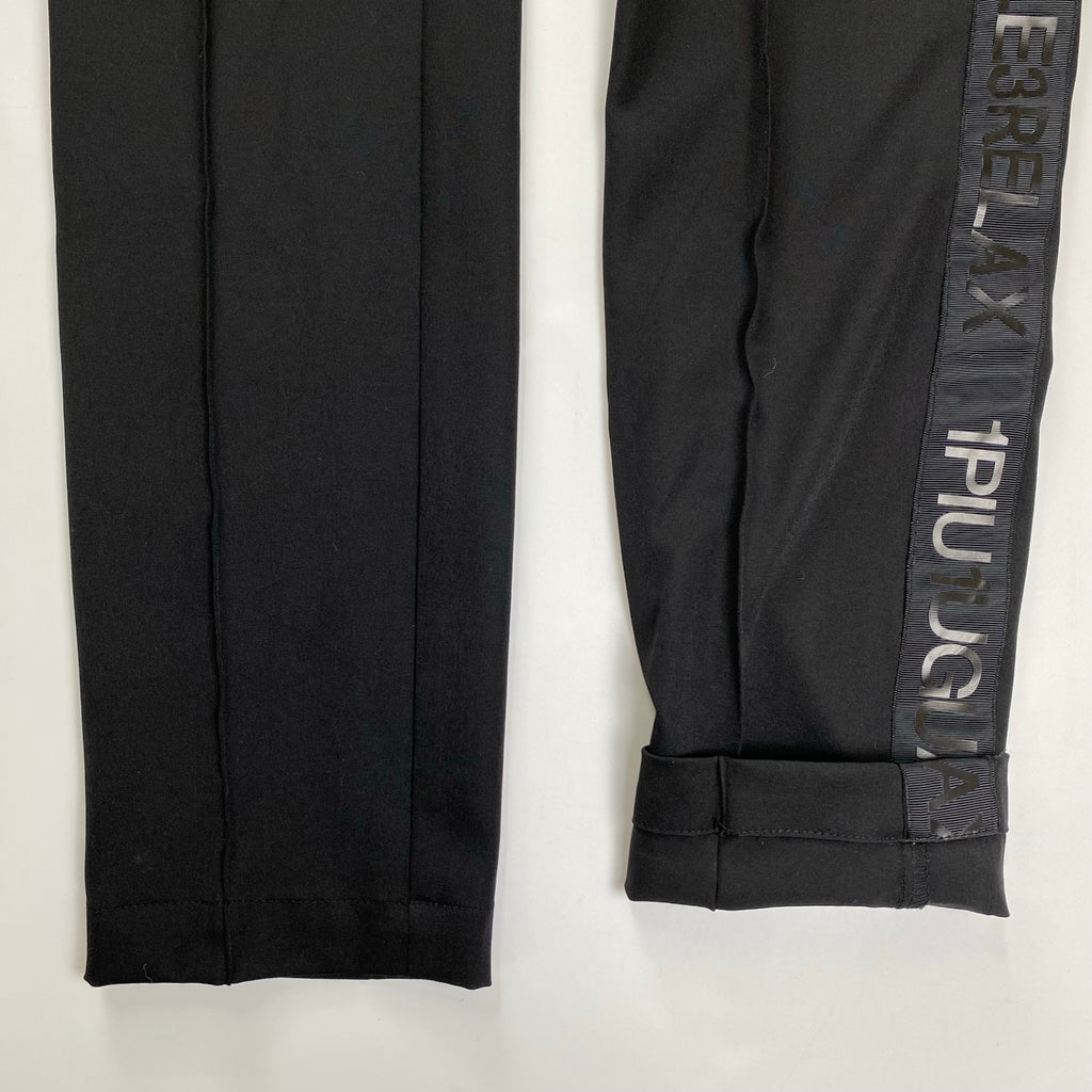 1PIU1UGUALE3 RELAX ウノ ピゥ ウノ ウグァーレ トレ リラックス / サイドエンボスロゴトラックパンツ ブラック SIZE:S