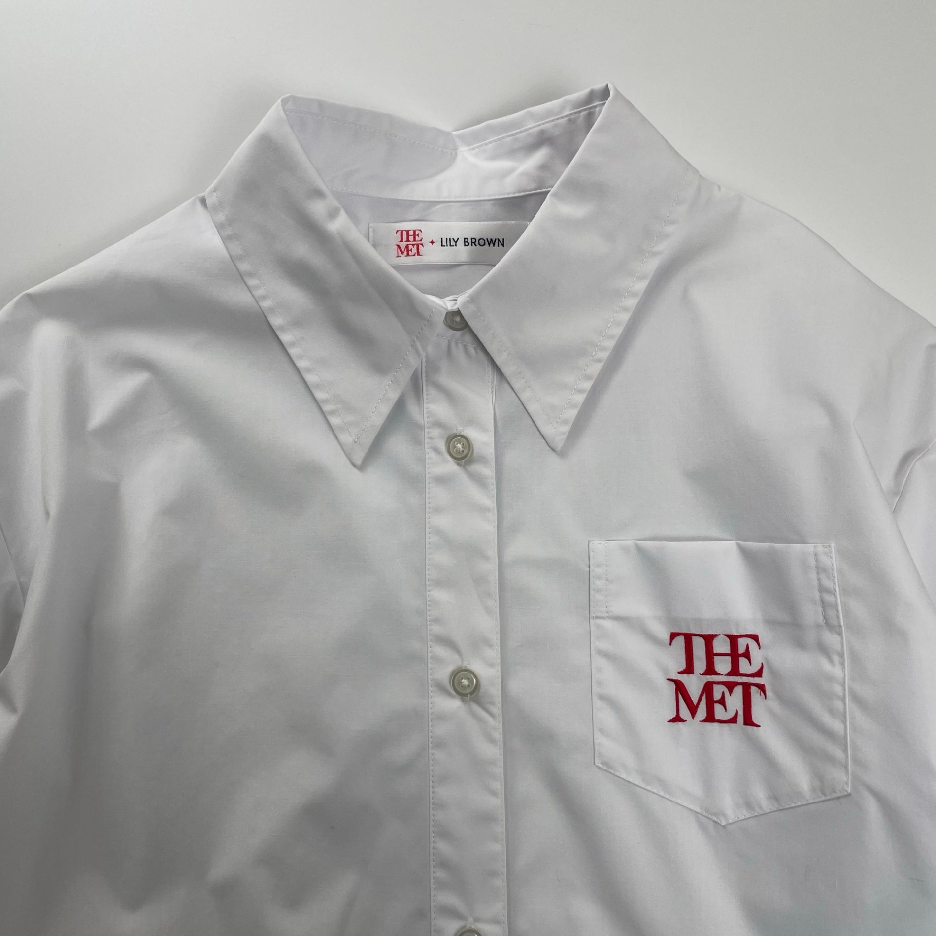 THE MET × LILY BROWN メトロポリタン美術館 リリーブラウン / コラボクロップドシャツ 極美品 参考定価：13,600+tax SIZE:FREE