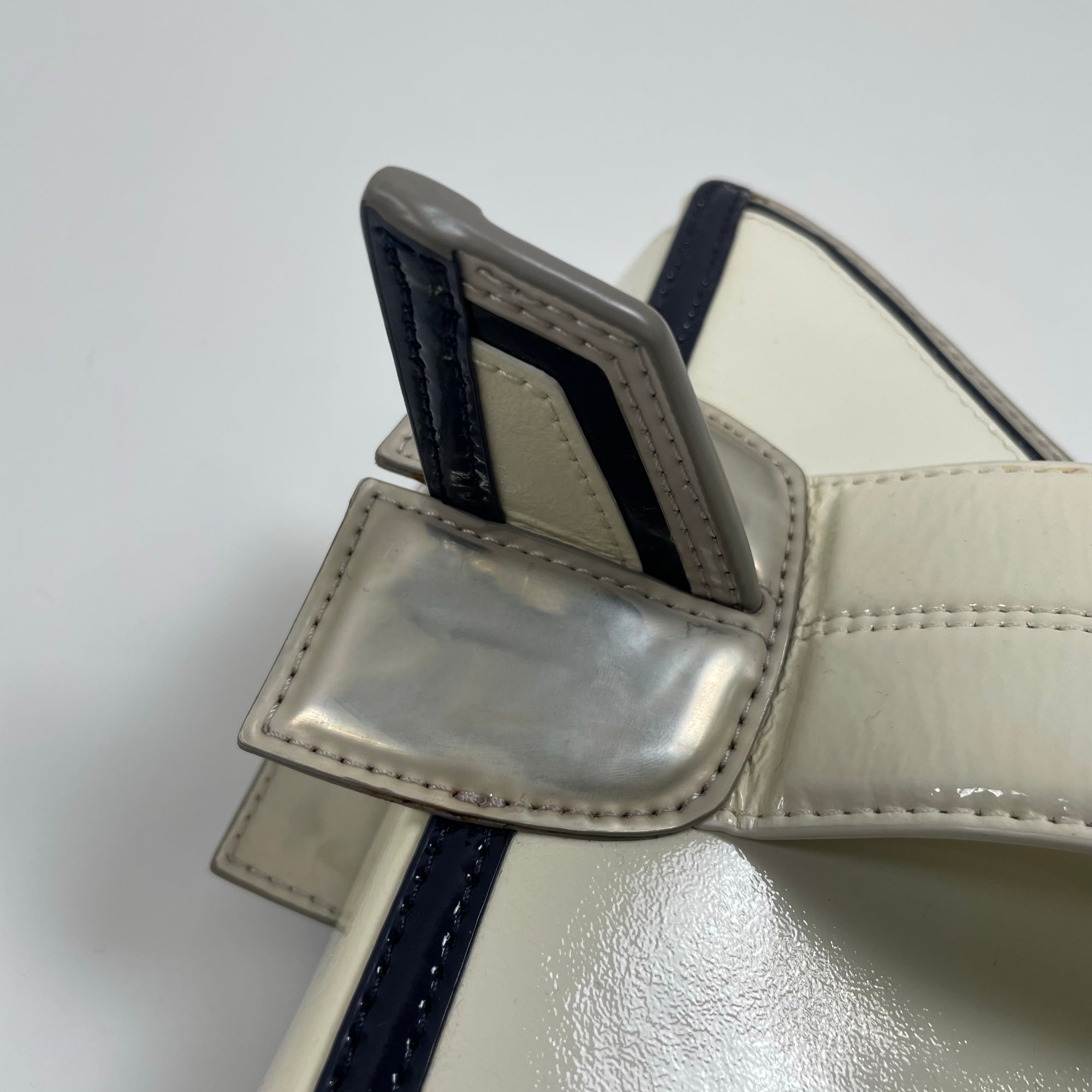 kate spade ケイトスペード / スペースシャトルクラッチバッグ ホワイト×シルバー