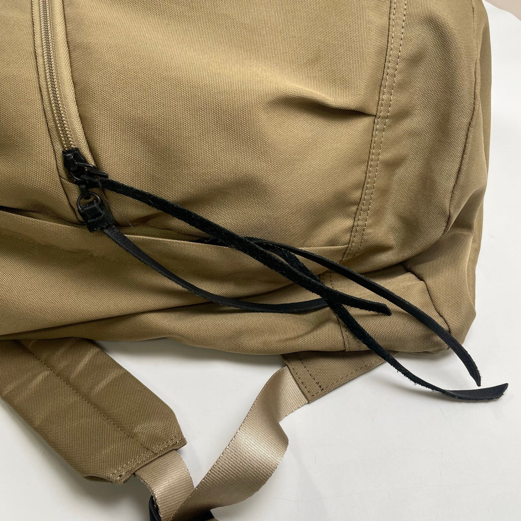 hobo ホーボー / カウレザーチャームデイパック ベージュ 参考定価：22,000程度