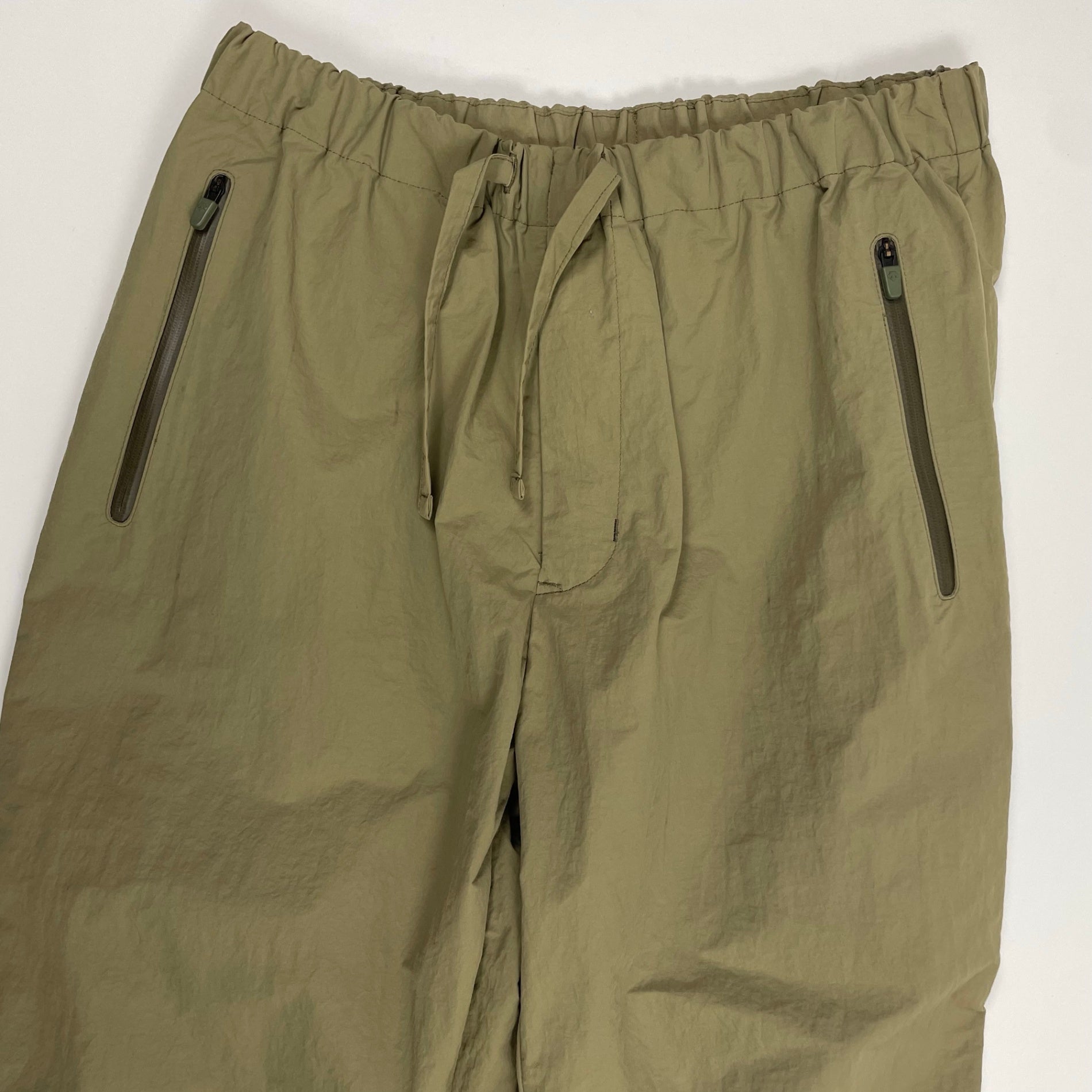 DESCENTE PAUSE デサントポーズ / EASY SLACKS カーキ 参考定価：20,000+tax  SIZE:S