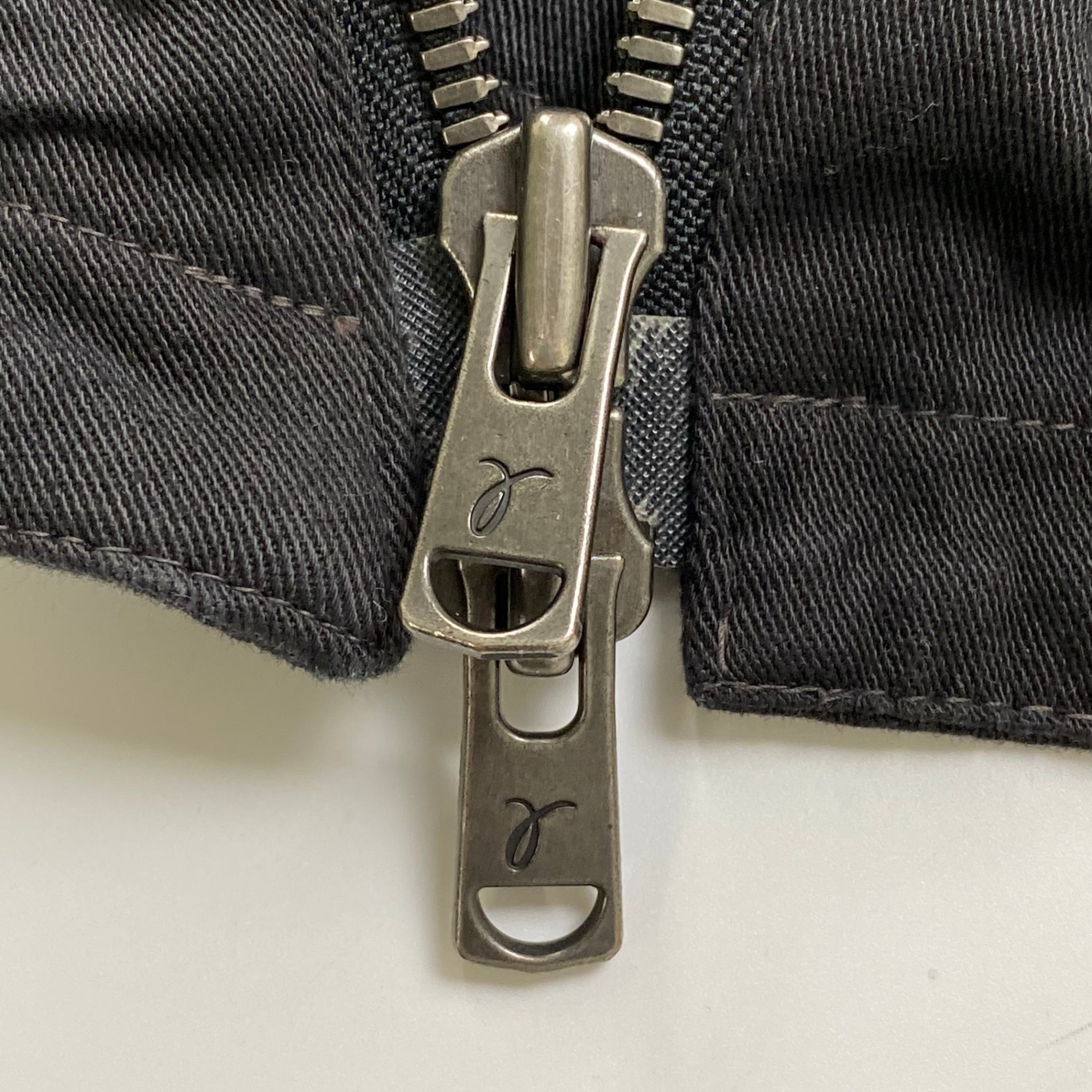 「r」 LA PROVOCAZIONE ETERNA ripvanwinkle リップヴァンウィンクル / アシンメトリージップベスト ブラック Y2K 参考定価：30,000程度 SIZE:4