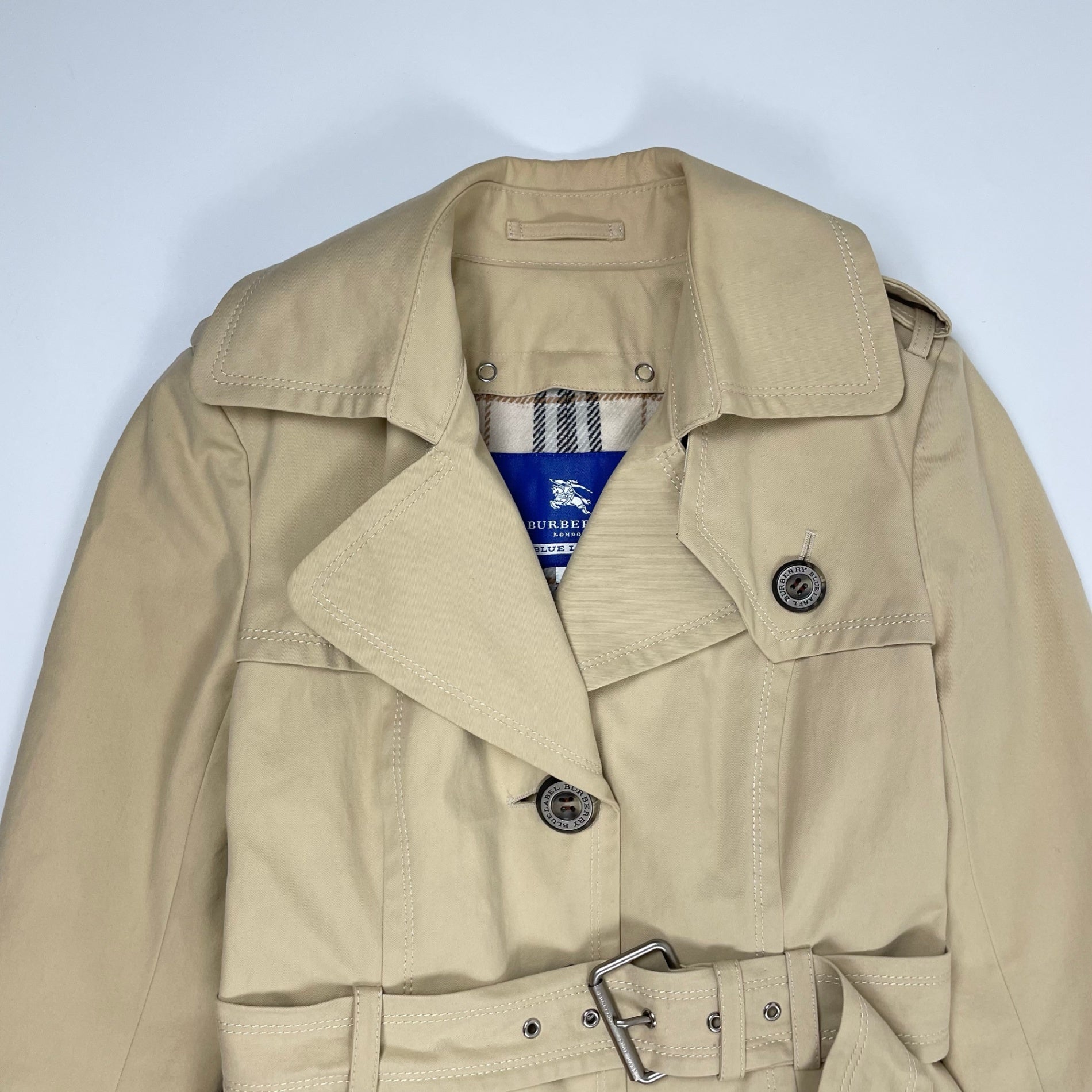 美品 BURBERRY BLUE LABEL トレンチコート ファー ライナー付 BURBERRY BLUE LABEL / ライナー付きトレンチコート 参考定価：80,000