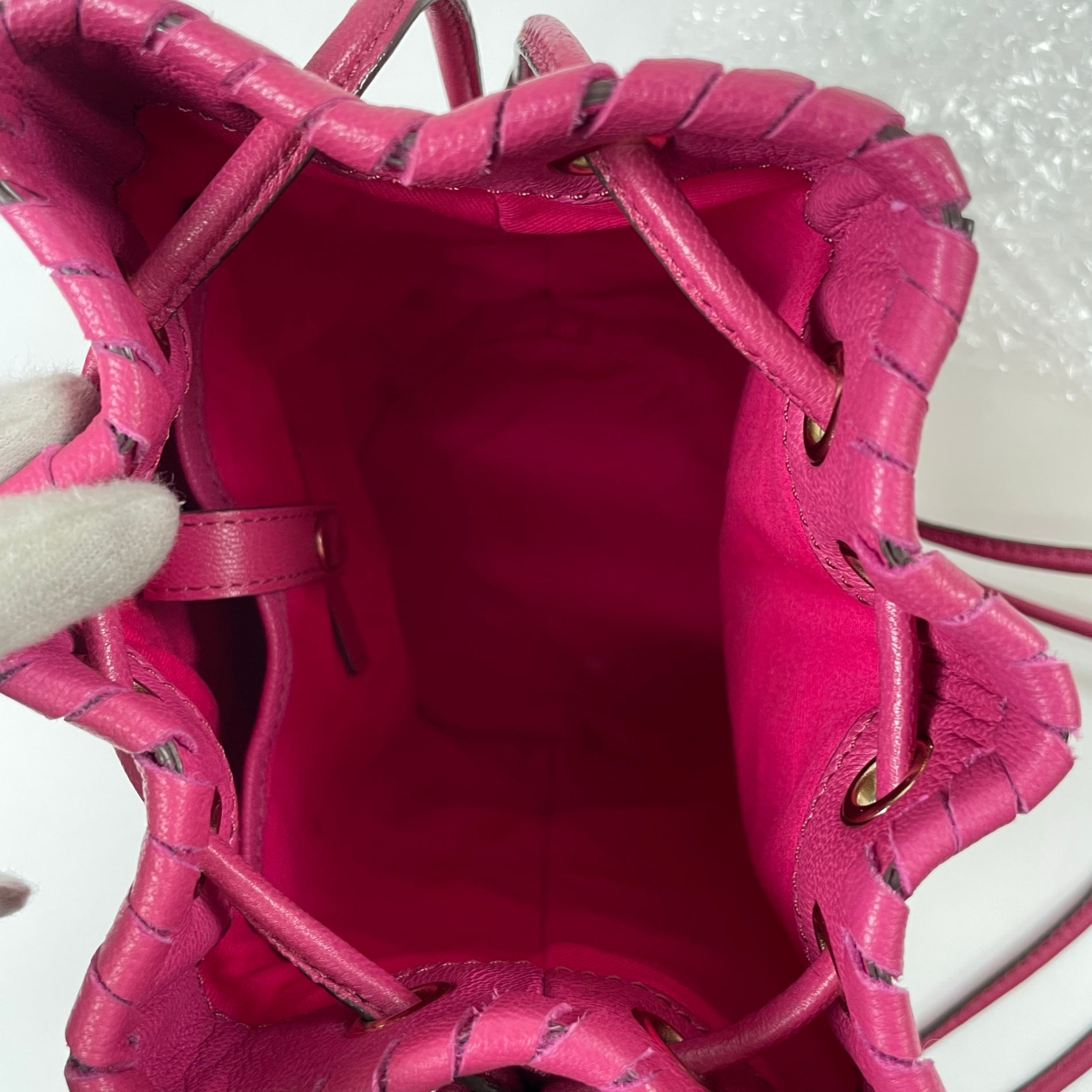 mica della valle ミカデラヴァッレ / 巾着型レザーショルダーバッグ 参考定価：20,000程度