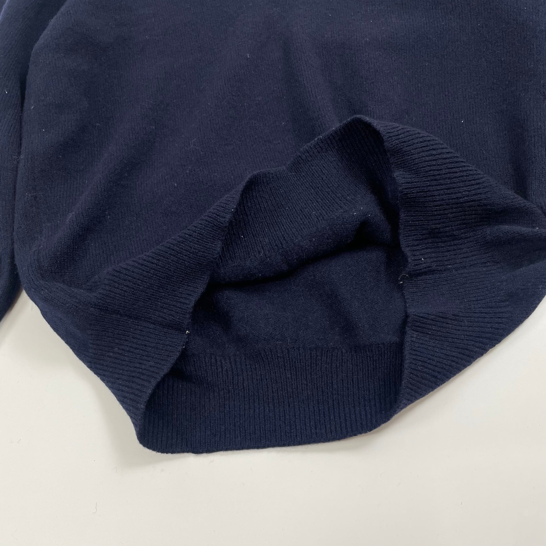 Burberry's バーバリーズ / ヴィンテージエンブレムVネックニット スコットランド製 SIZE：38