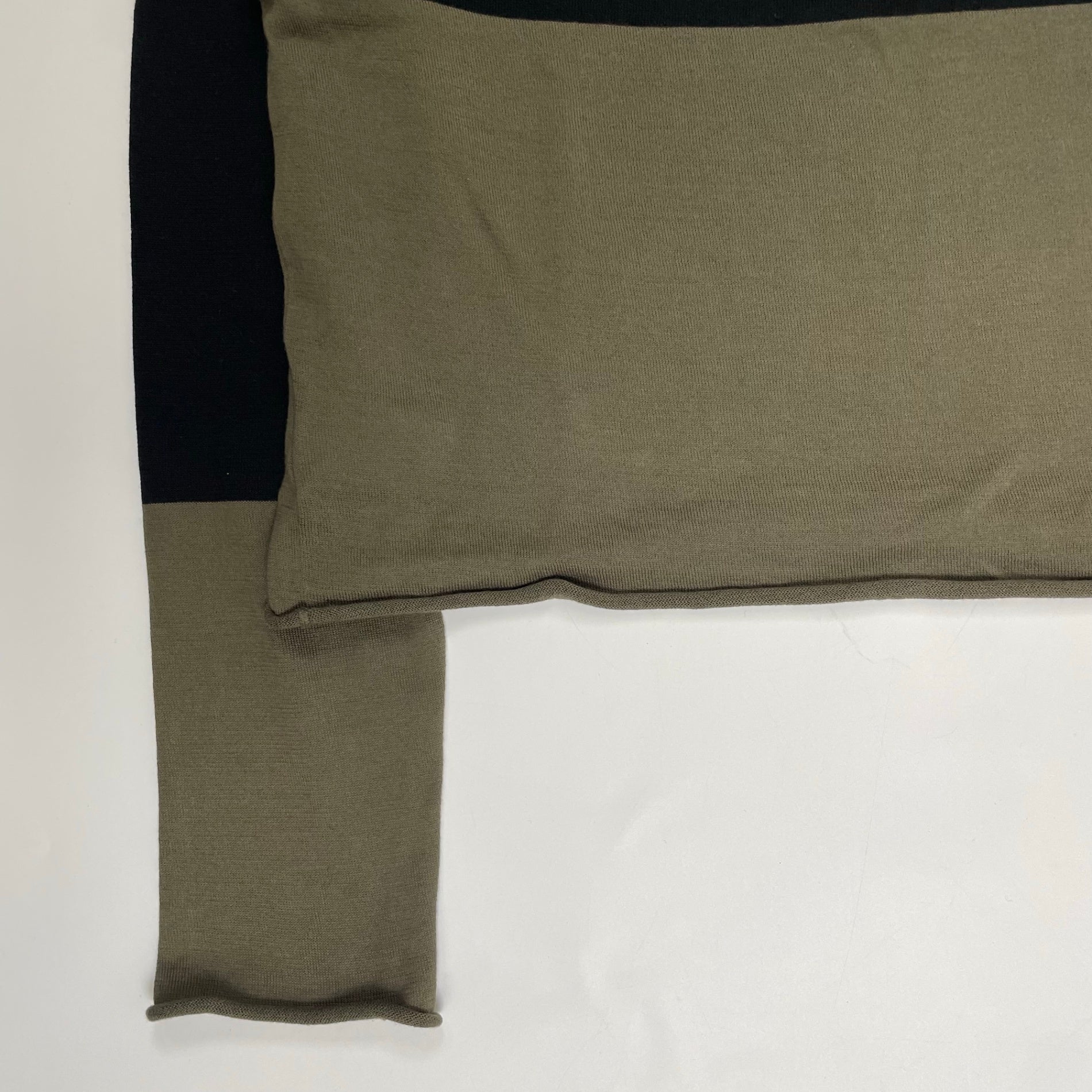 MARNI マルニ / クロップドバイカラーニット 参考定価：80,000程度 SIZE:44