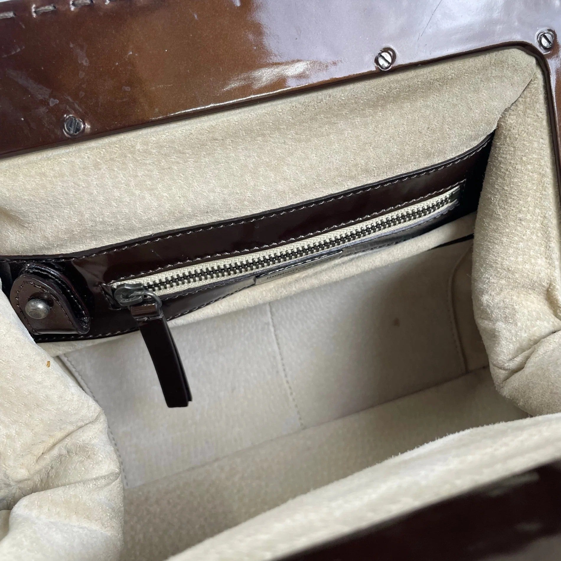 GIORGIO ARMANI ジョルジオ アルマーニ / パテントレザー ギャザードハンドバッグ がま口 YGW559 ブロンズ