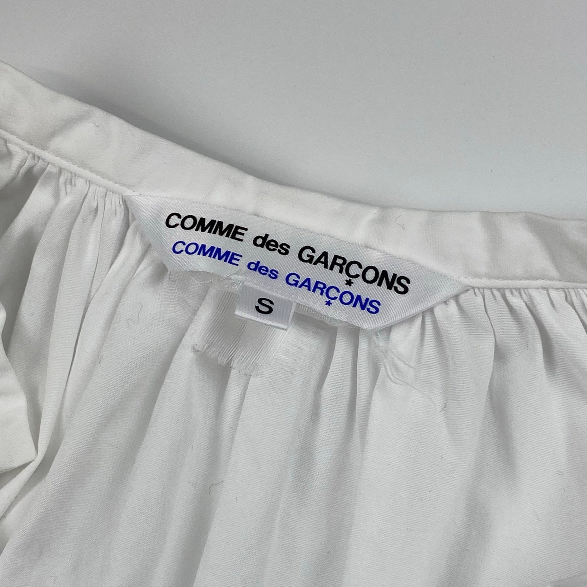 【フランス製】COMME des GARCONS COMME des GARCONS コムコム / Vネックギャザーブラウス SIZE：S