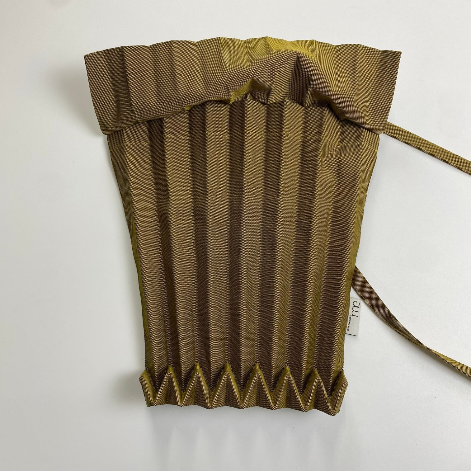 me ISSEY MIYAKE ミー イッセイミヤケ / プリーツショルダーバッグ フラップ付 カーキ B5サイズ