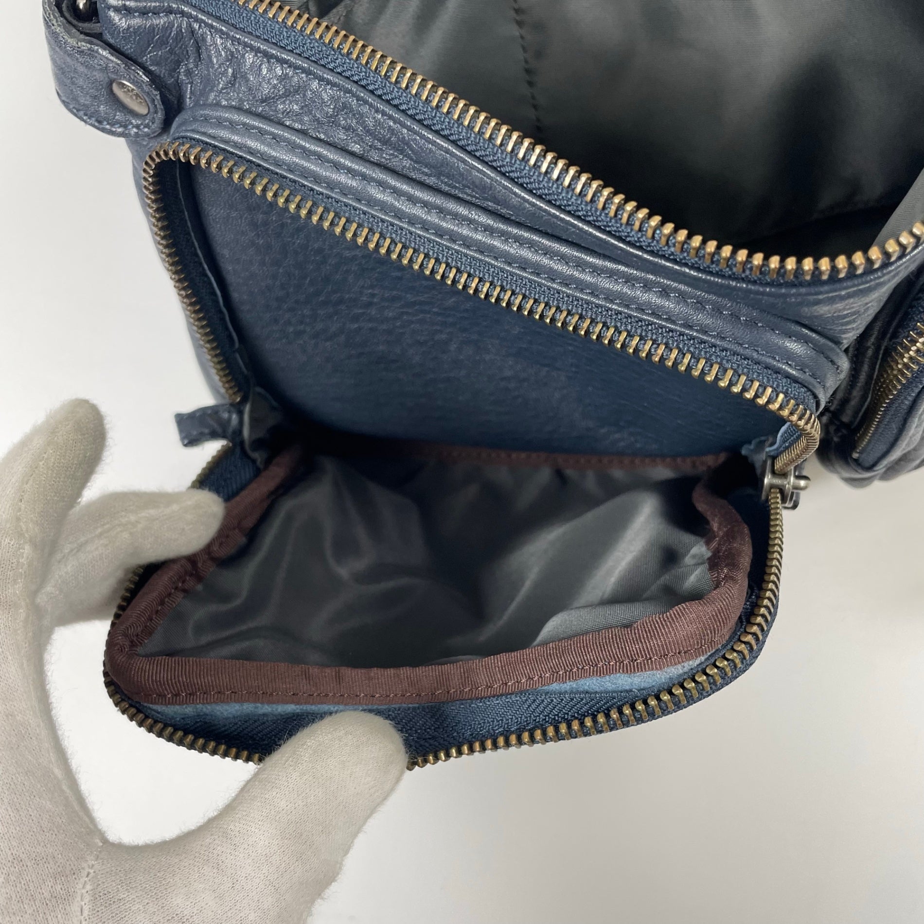 EPOCA UOMO エポカ ウオモ / レザーボディバッグ 参考定価：50,000程度