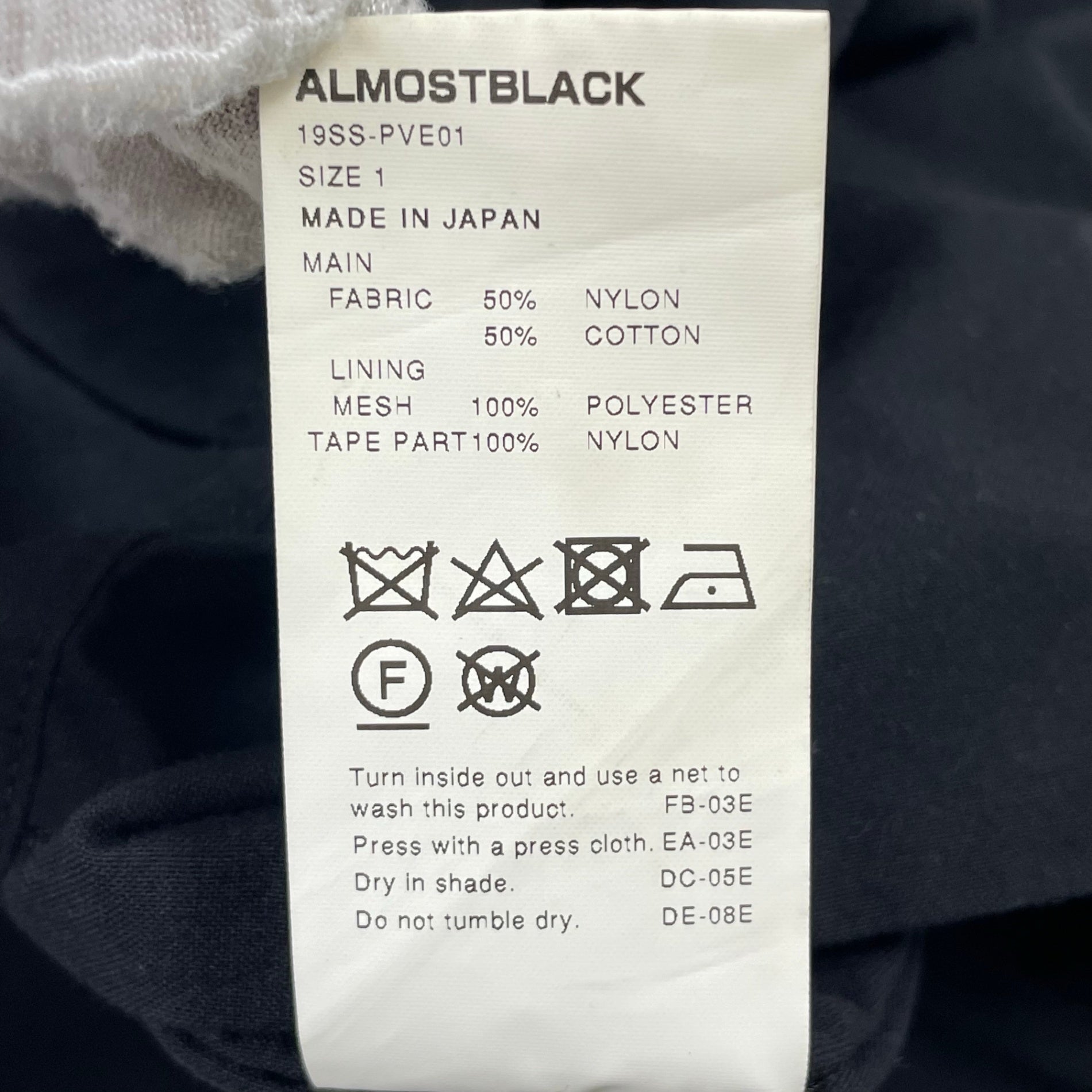 product ALMOST BLACK / ミニマルユーティリティベスト 参考定価：42,000程度 SIZE:1