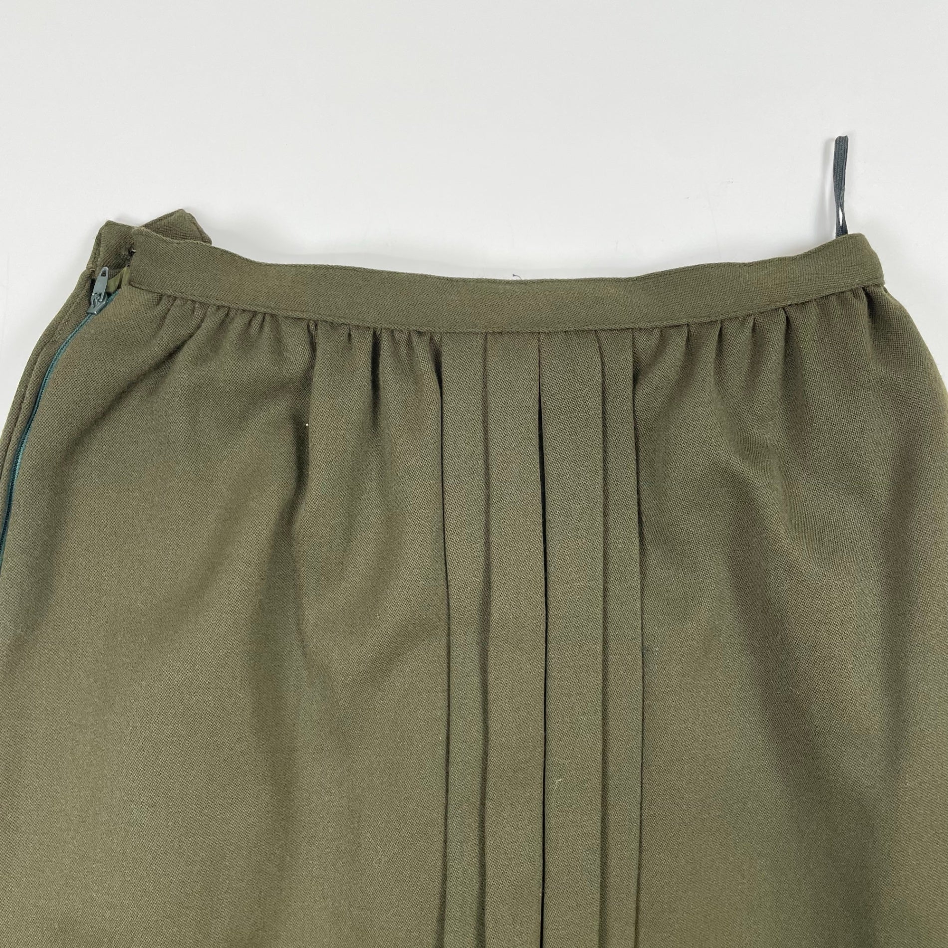 valentino miss V / ヴィンテージタックデザインスカート 参考定価：80,000程度 SIZE:44