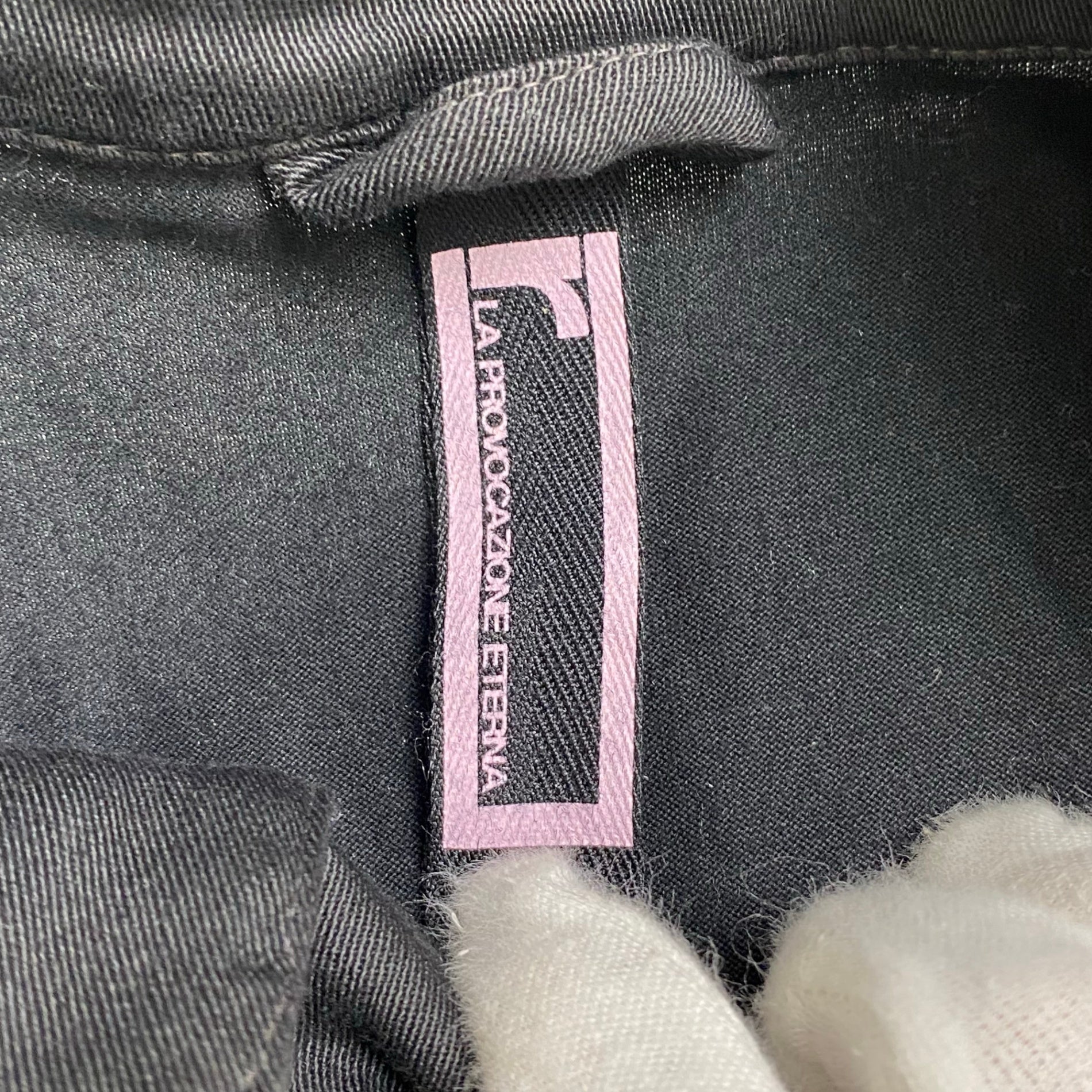 「r」 LA PROVOCAZIONE ETERNA ripvanwinkle リップヴァンウィンクル / アシンメトリージップベスト ブラック Y2K 参考定価：30,000程度 SIZE:4