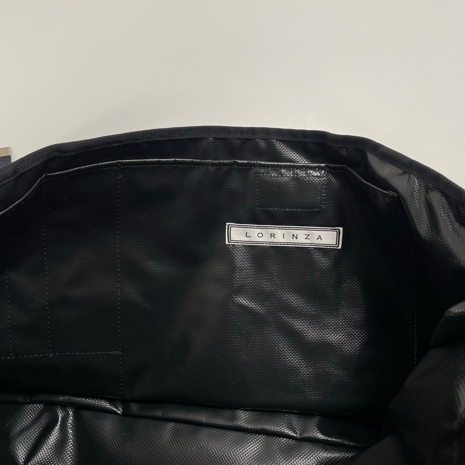 LORINZA ロリンザ / レザーメッセンジャーバッグ 参考定価：50,000程度