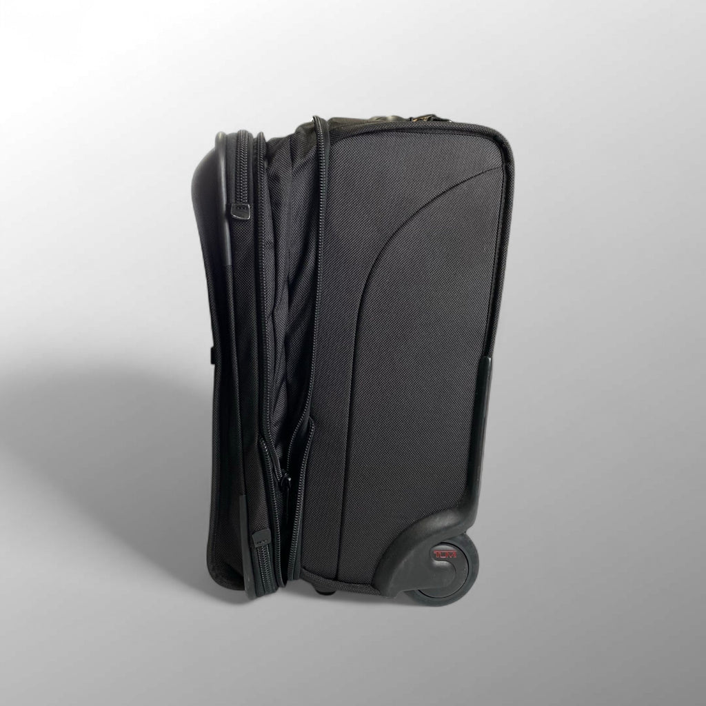 TUMI トゥミ / 26L収納 18インチ インターナショナル コンパクト キャリーオン ブラック 22018DH 参考定価：85,000+tax