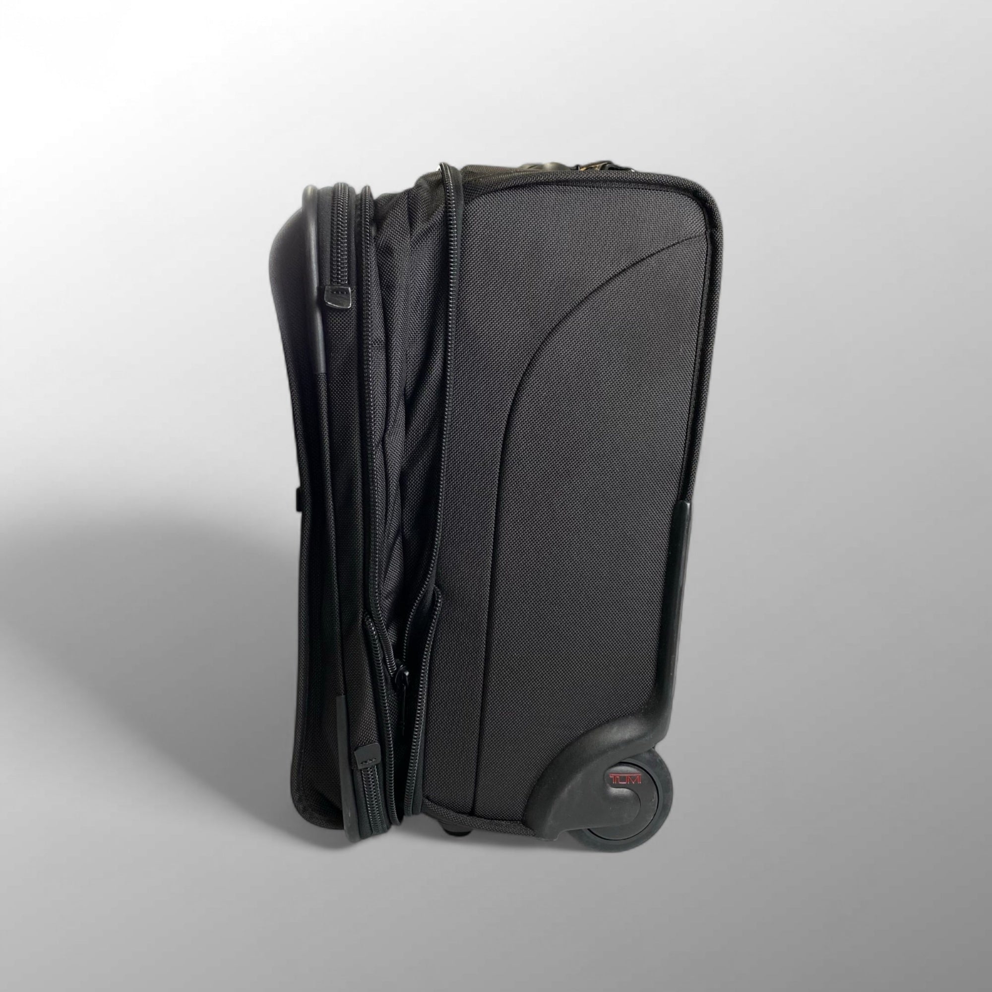 TUMI トゥミ / 26L収納 18インチ インターナショナル コンパクト キャリーオン ブラック 22018DH 参考定価：85,000+tax