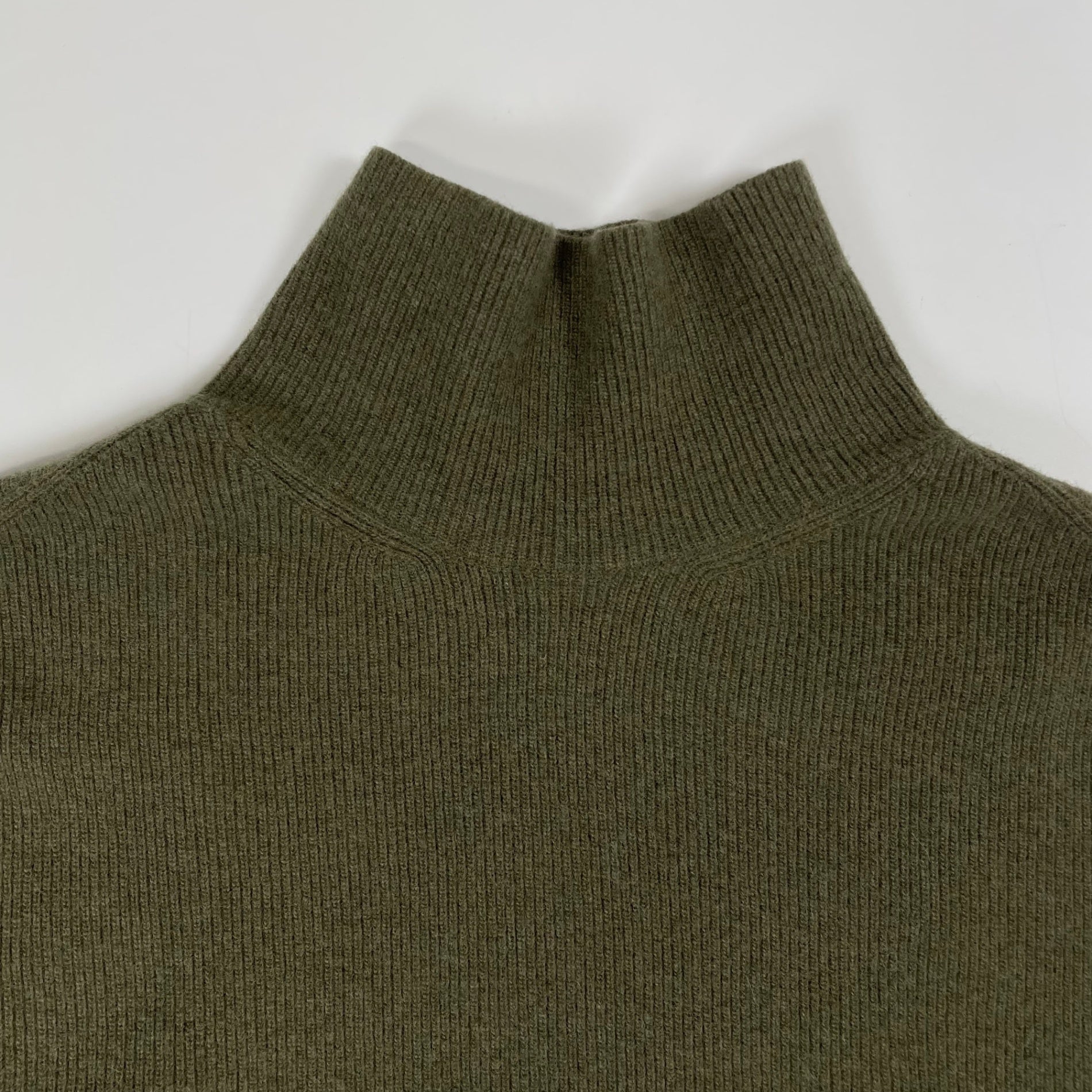 LEMAIRE / リブタートルネックニット 参考定価：90,000程度 SIZE:L