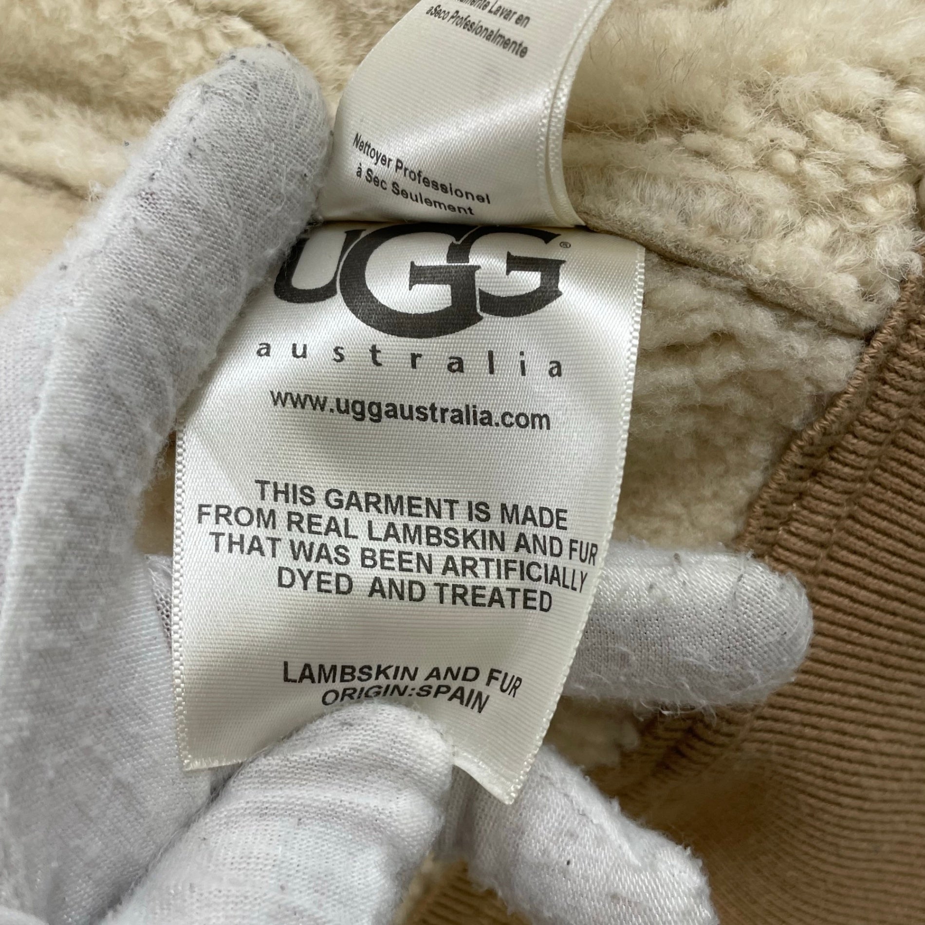 UGG / リアルムートンフーディジャケット 参考定価：180,000程度  SIZE:L