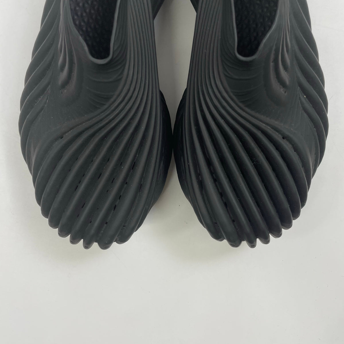 ALIVEFORM / ARMIS LOW ブラック 参考定価：54,200+tax SIZE：41