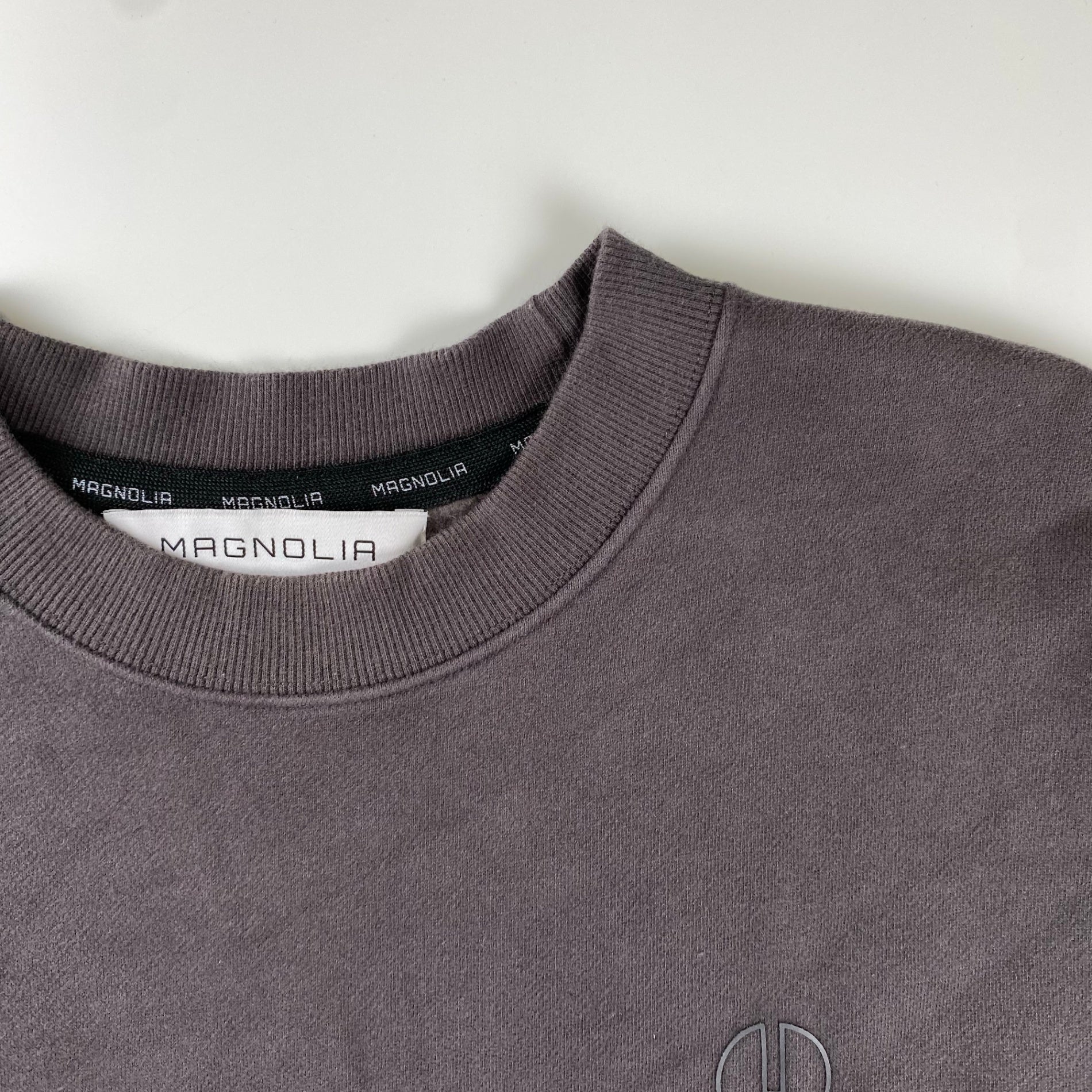 MAGNOLIA マグノリア / クロップド ロゴ スウェット ミニマルデザイン SIZE:FREE