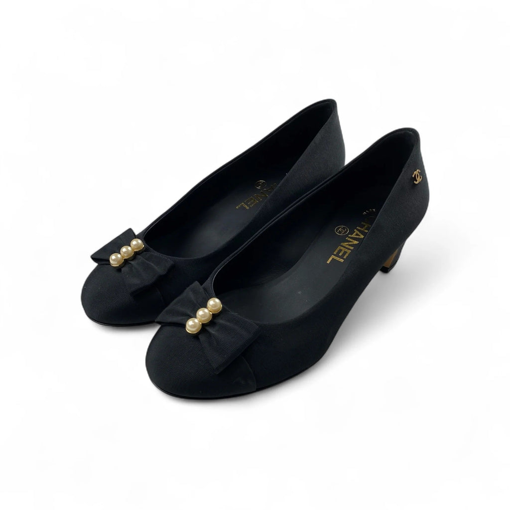 2016年 ラガーフェルド期 CHANEL シャネル / 三連パール×リボン ココマーク パンプス カール・ラガーフェルド期 SIZE:36 1/2 C（約23.5cm）