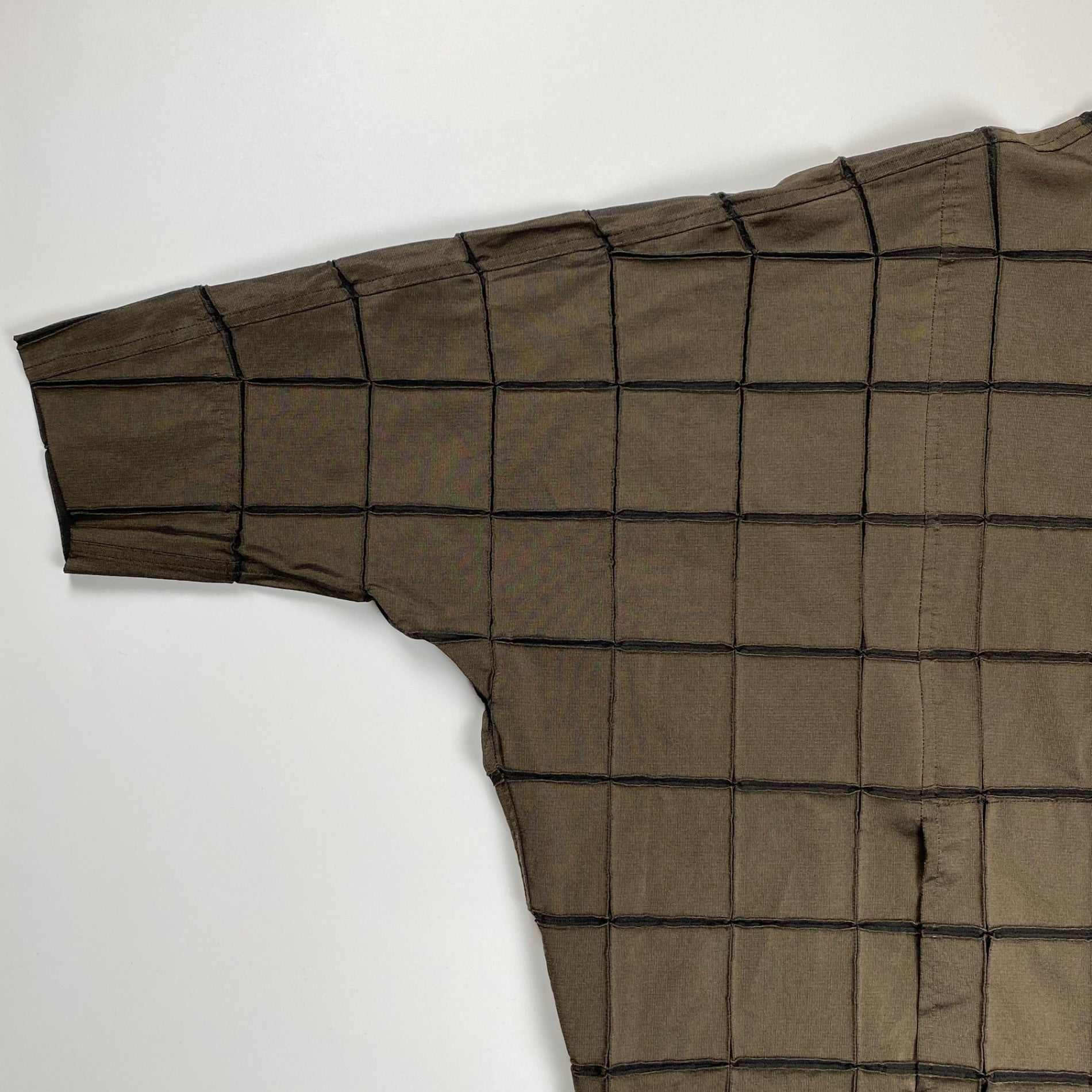 【ユニセックス】 A-POC ABLE ISSEY MIYAKE エイポック エイブル イッセイミヤケ / TYPE-O 002 スチームストレッチ グリッドライトコート ブラウン SIZE：1