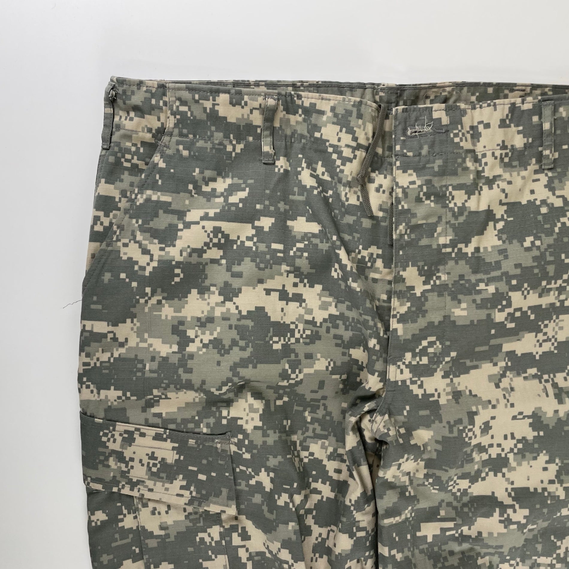 US ARMY アメリカ軍 / デジカモ ミリタリーパンツ SIZE：LARGE-SHORT