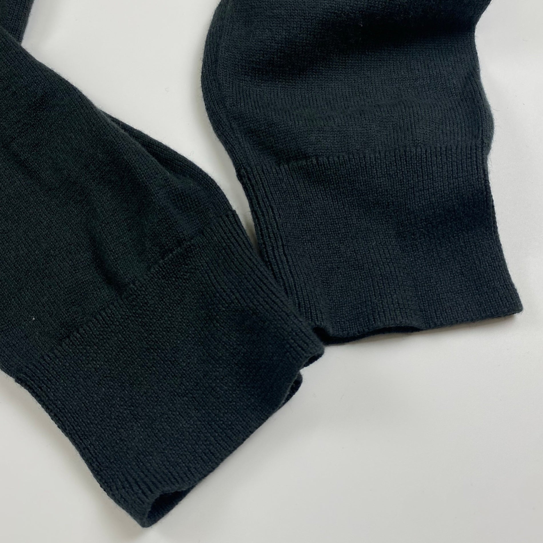 FRED PERRY フレッドペリー / ワンポイント 刺繍ロゴ ニット SIZE：M