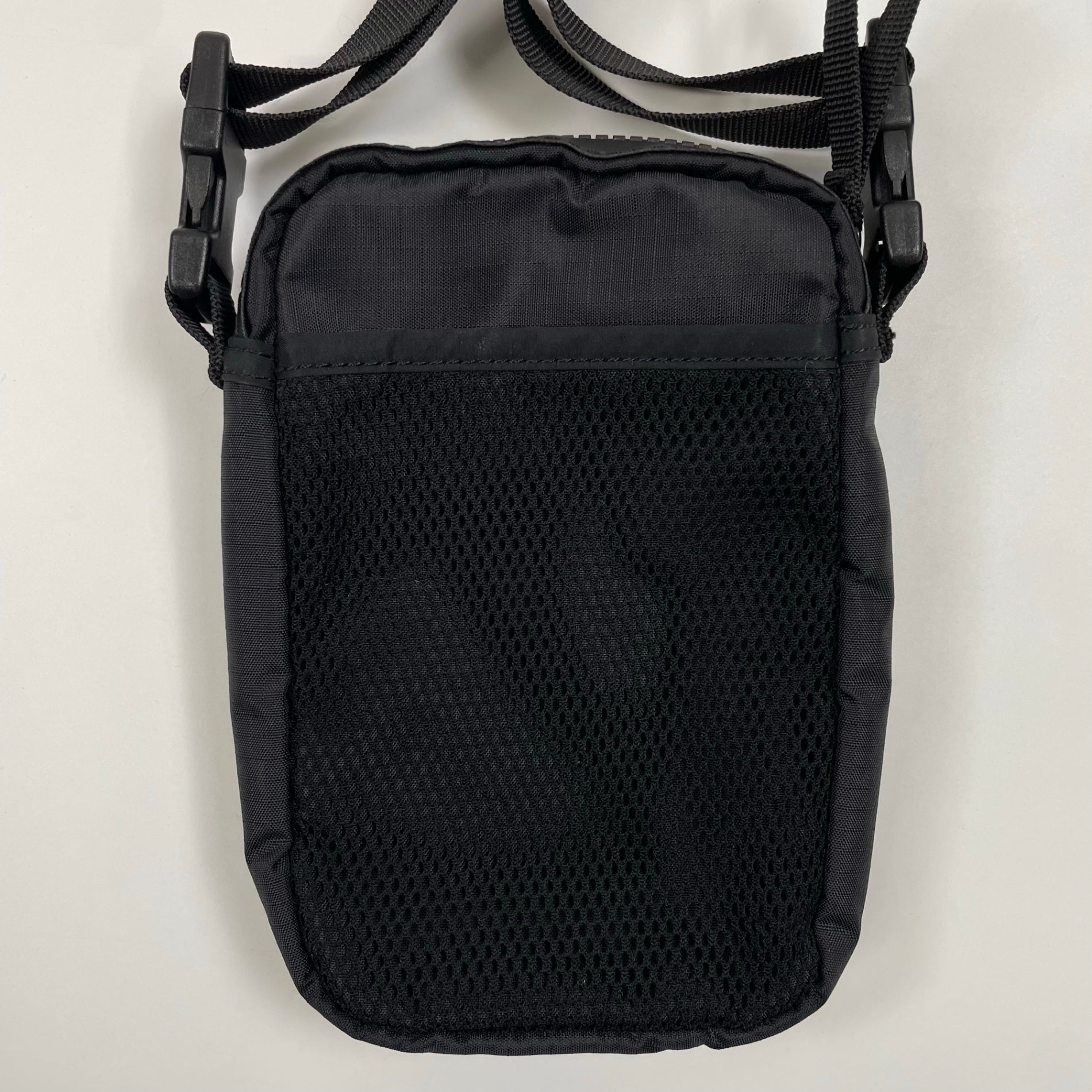 Acne Studios アクネストゥデオズ / LOGO PLAGUE POCKET BAG フェイスロゴショルダーバッグ 参考定価：30,000程度