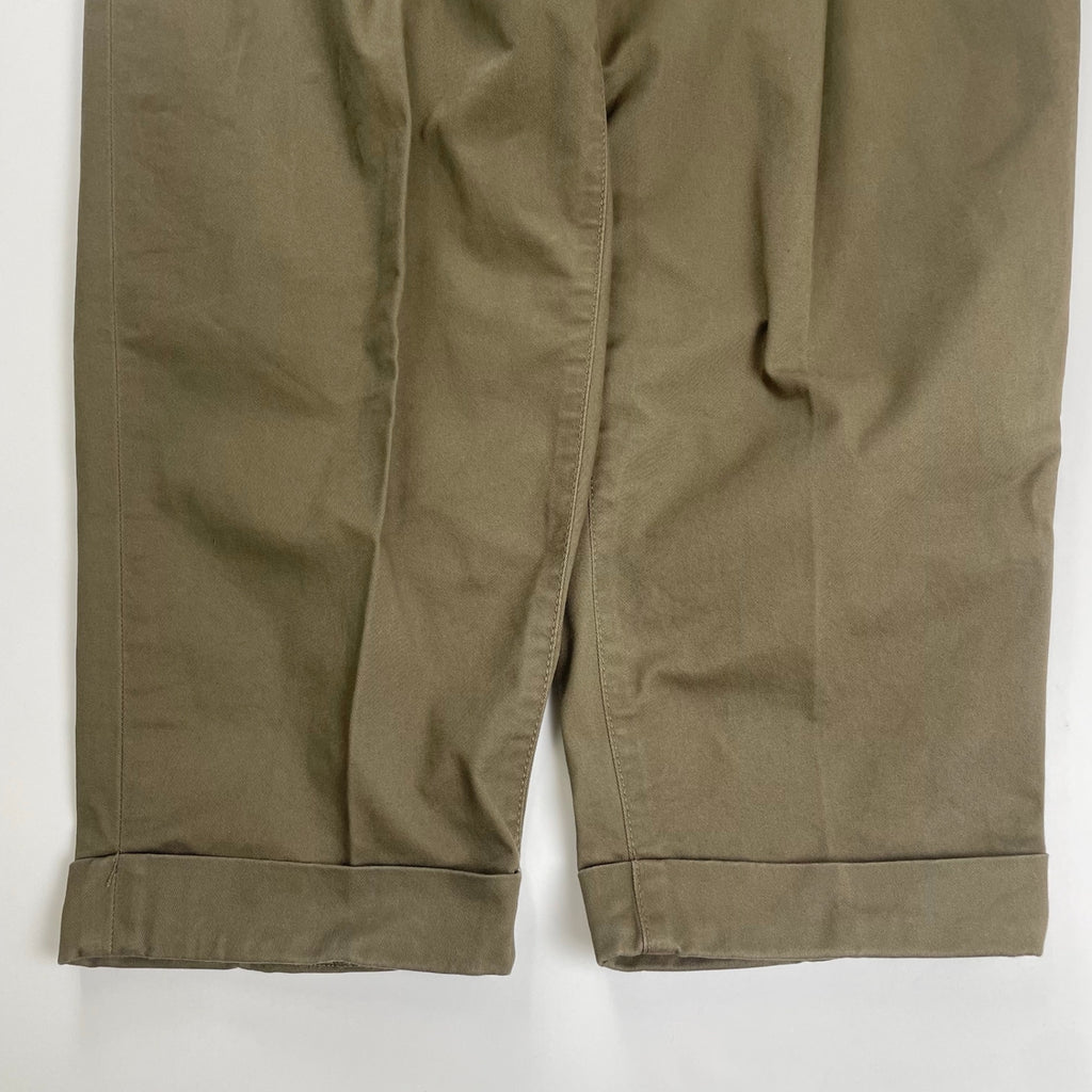 【BEAMS100名品】 BEAMS PLUS ビームスプラス / 2プリーツ チノ トラウザーズ カーキ 参考定価：12,000+tax SIZE：M