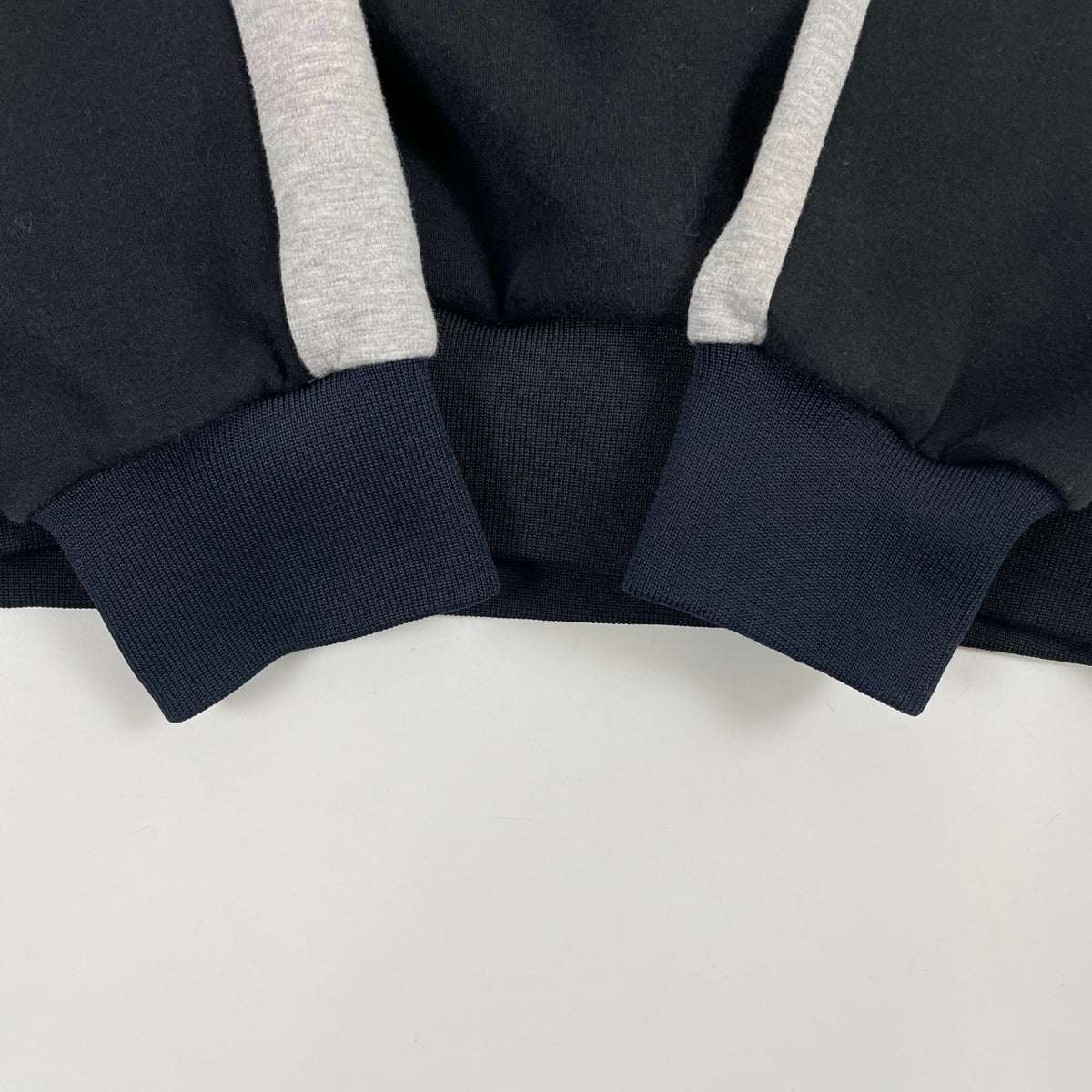 ALMOST BLACK / サイドバイカラーライン 切替スウェットシャツ 参考定価：37,000程度 SIZE:2