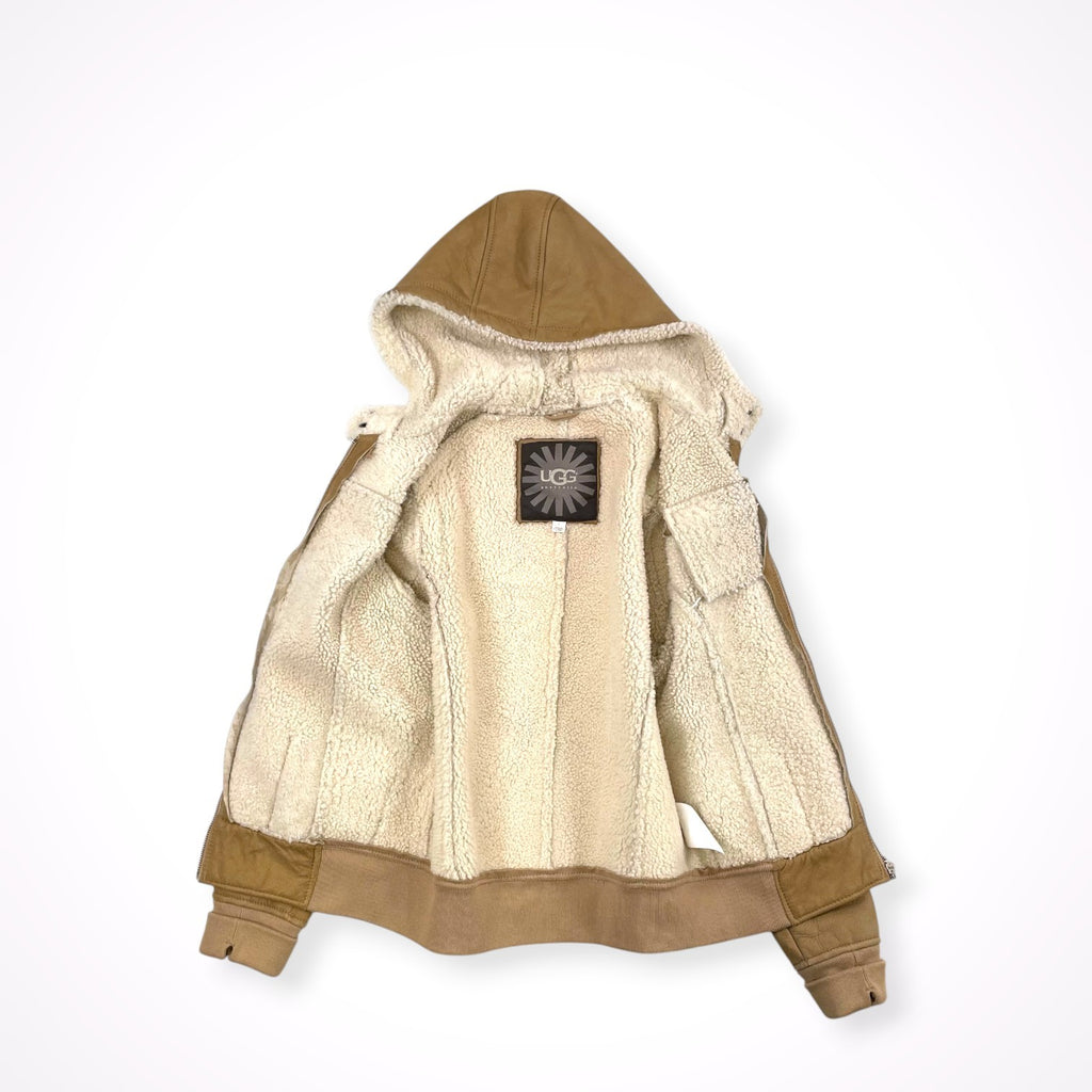UGG / リアルムートンフーディジャケット 参考定価：180,000程度  SIZE:L