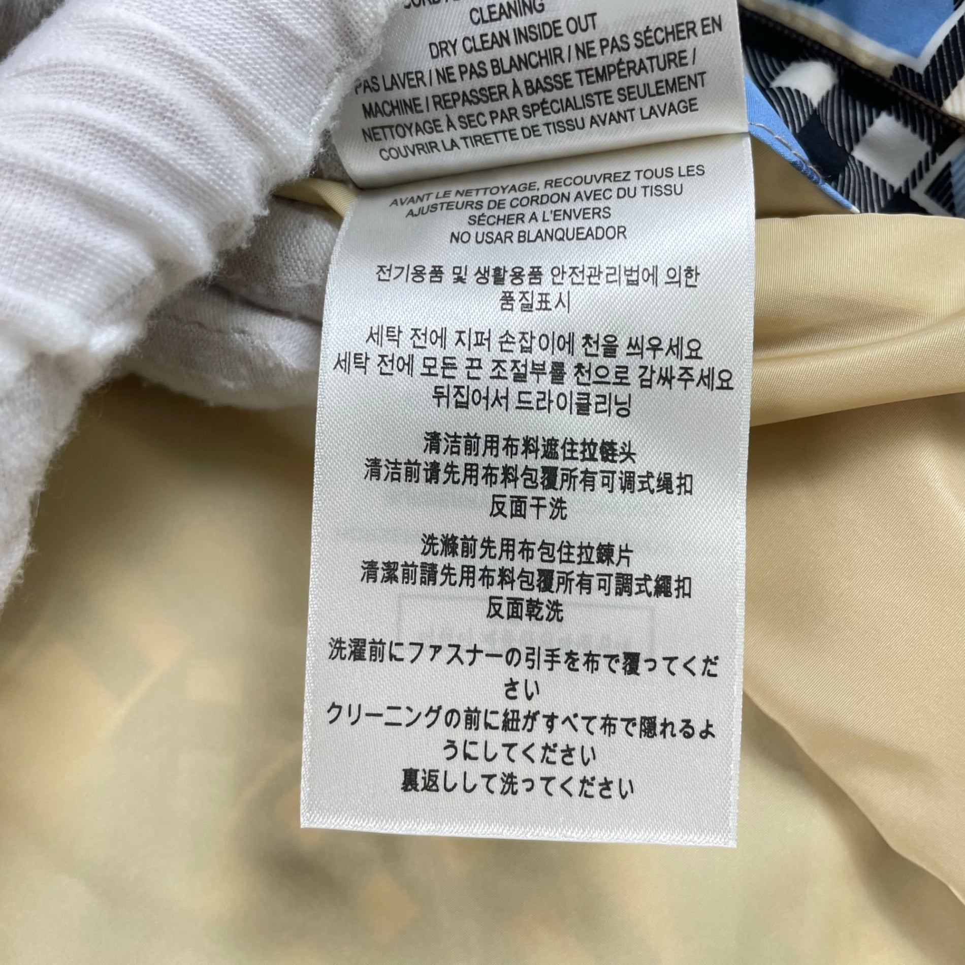 BURBERRY / ロゴ ナイロンジップアップパーカー 参考定価：170,000程度 SIZE:S