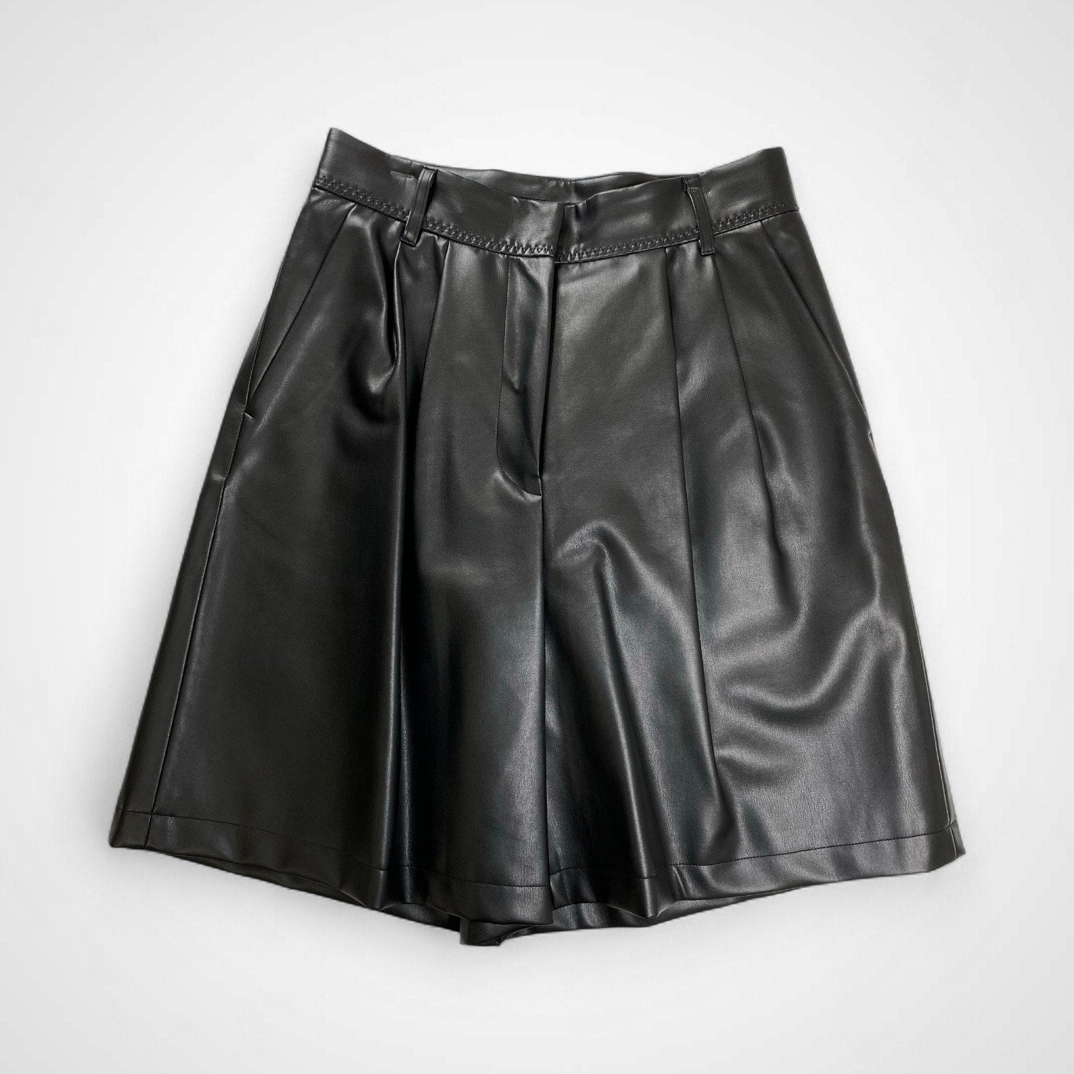 JOURNAL STANDARD ジャーナルスタンダード / フェイクレザー2タックハーフパンツ 25SS 参考定価：15,000程度 SIZE:38(M程度)