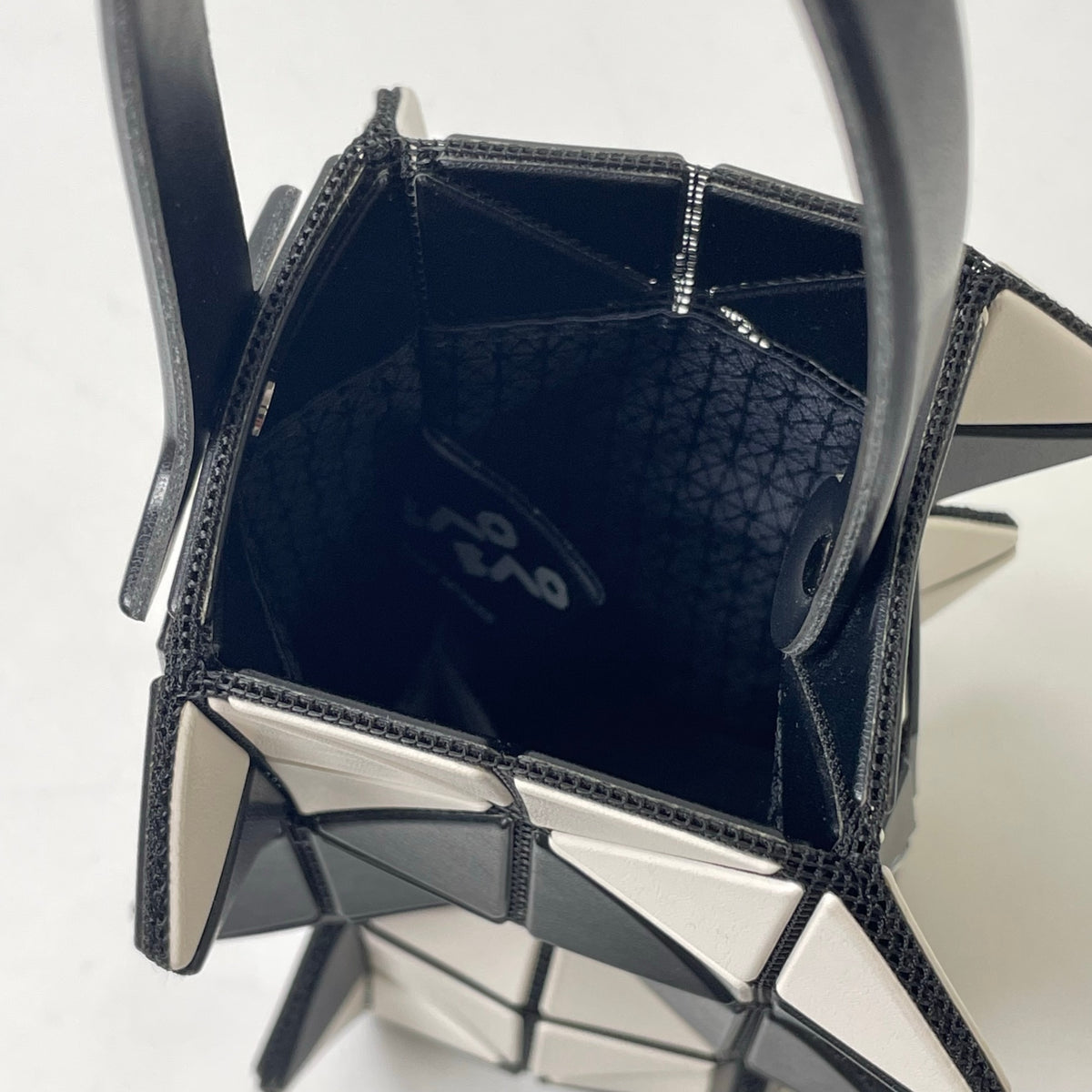 BAOBAO ISSEY MIYAKE / MEOWミニバッグ 参考定価：43,000+tax
