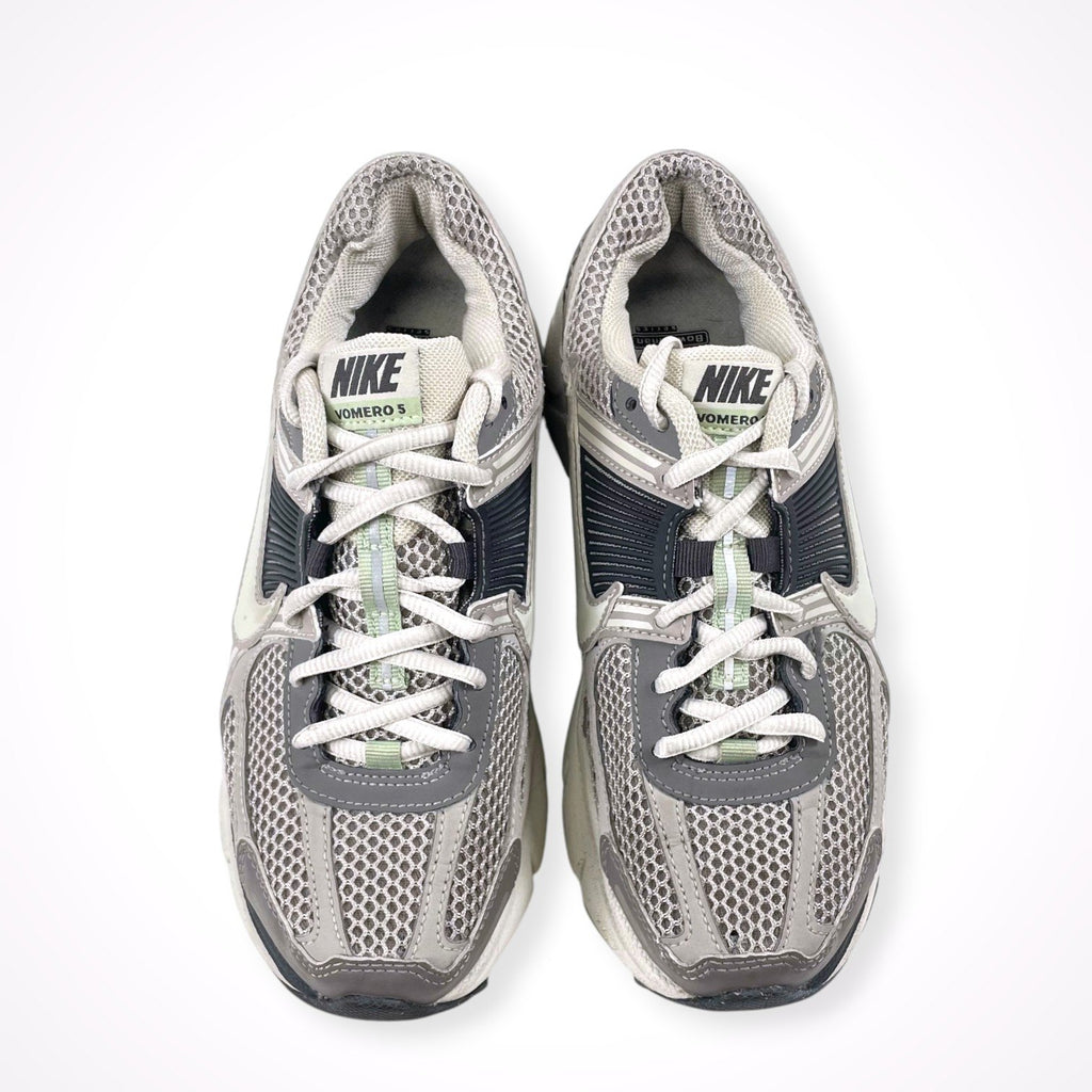 NIKE / WMNS ZOOM VOMERO 5 SIZE：23.5cm