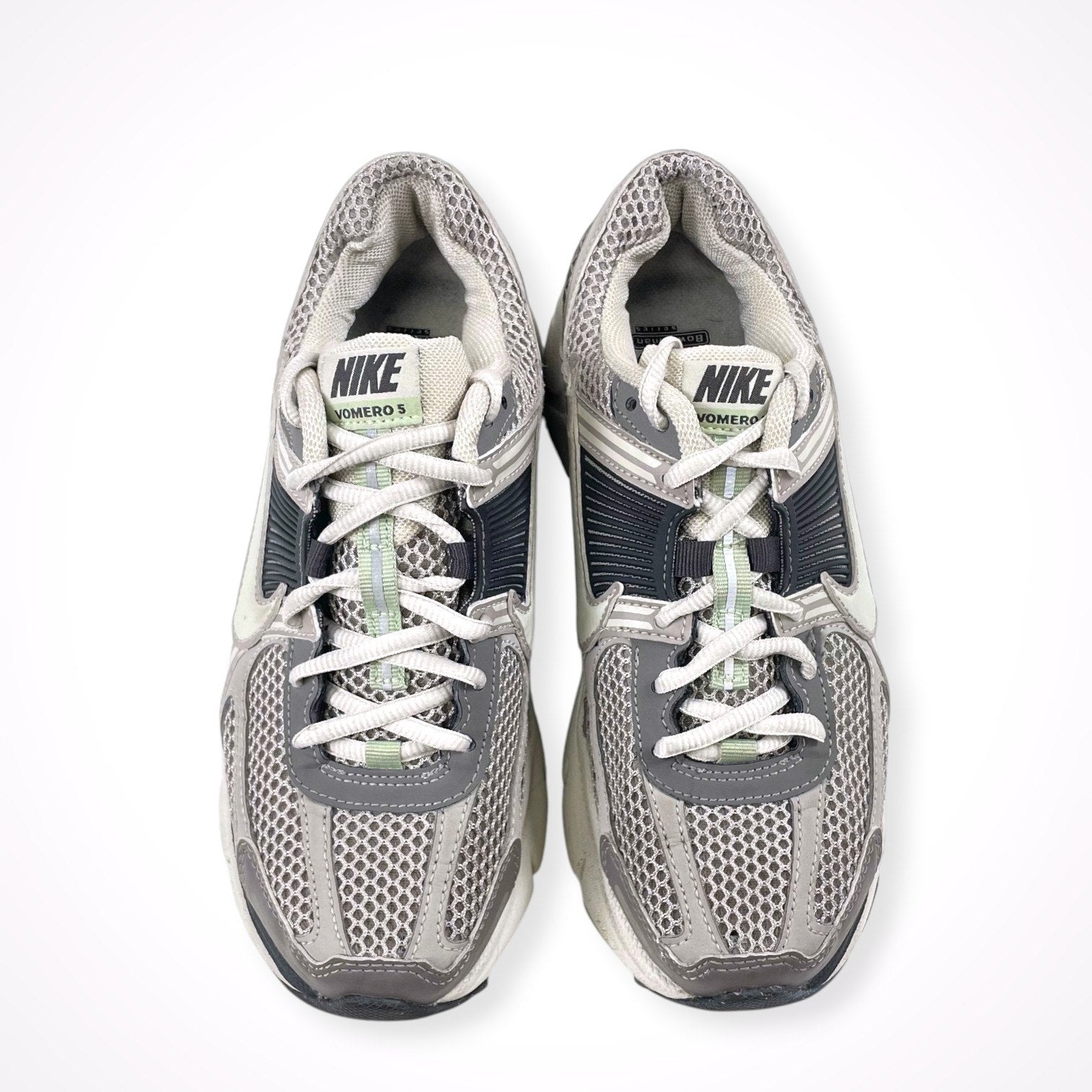 NIKE / WMNS ZOOM VOMERO 5 SIZE：23.5cm