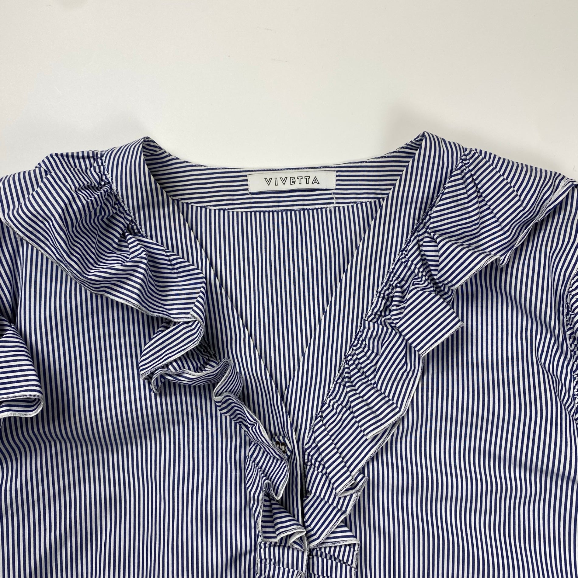 VIVETTA ヴィヴェッタ / フリルストライプシャツ ブラウス 参考定価：50,000程度 SIZE：44
