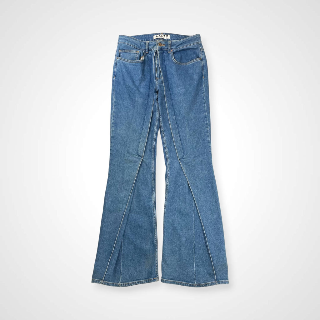 AALTO アアルト / FLARED JEANS WITH PLEATS フレアデニムパンツ 参考定価：45,000程度 SIZE:40
